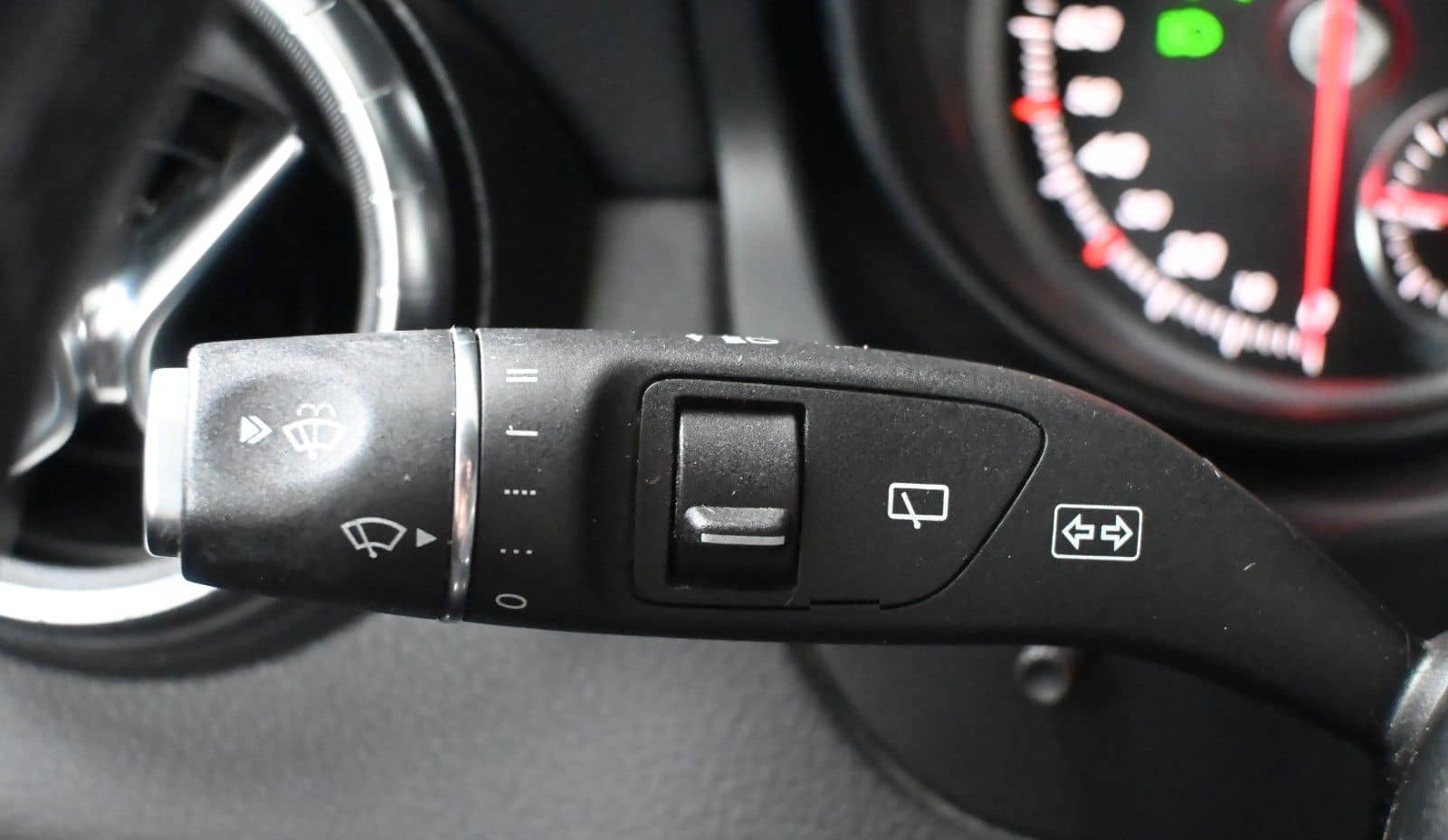 Mercedes-Benz CLA 200 Shooting Brake/NIGHT/AMG/LED/PANO foto 15