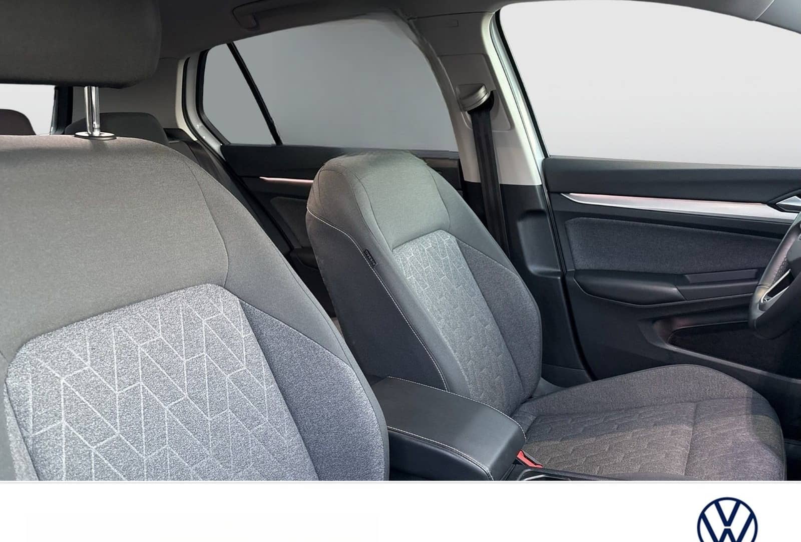 Volkswagen Golf VIII 1.0 eTSI MOVE STANDHZ. AHK CAM NAVI foto 9