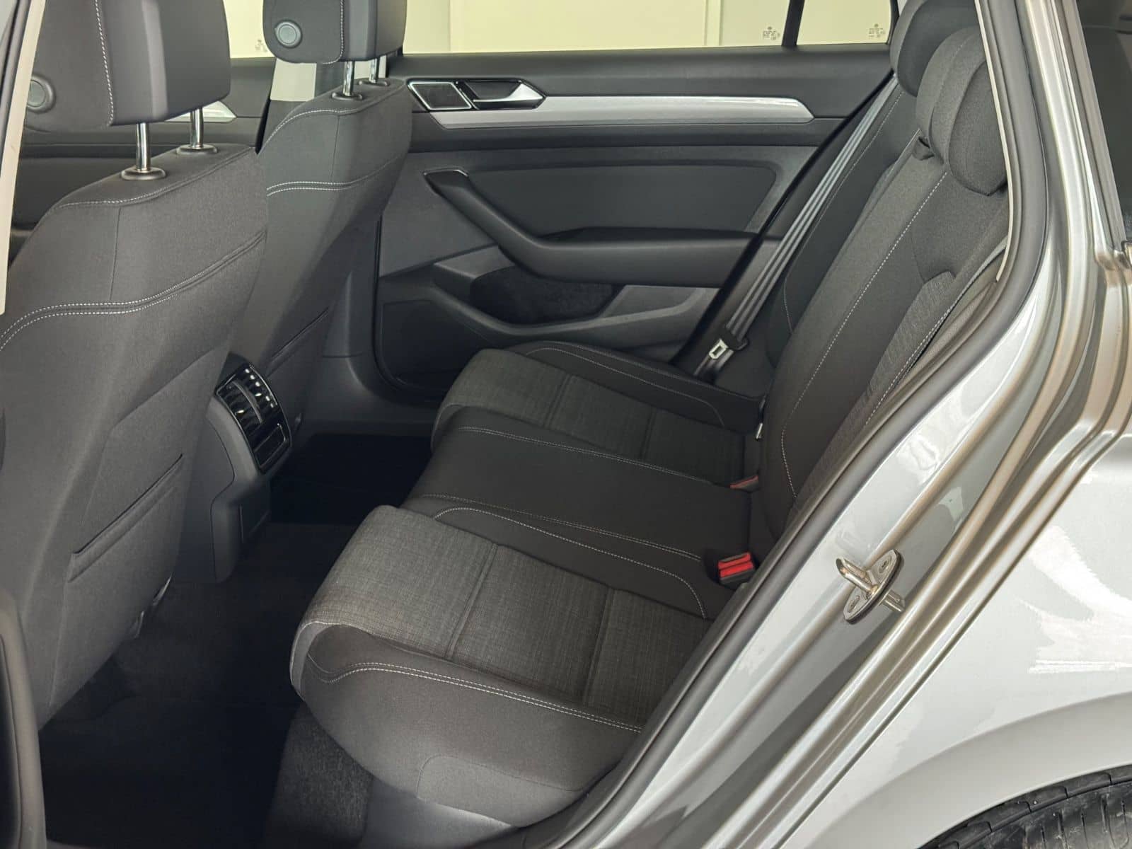 Volkswagen Passat Variant 2.0 TDI Business Matrix/AHK/Kam foto 10