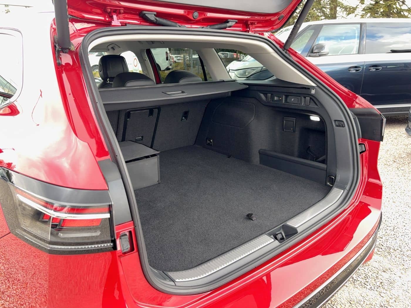 Volkswagen Passat Variant Elegance eHybrid Matrix/CCS/AHK foto 18