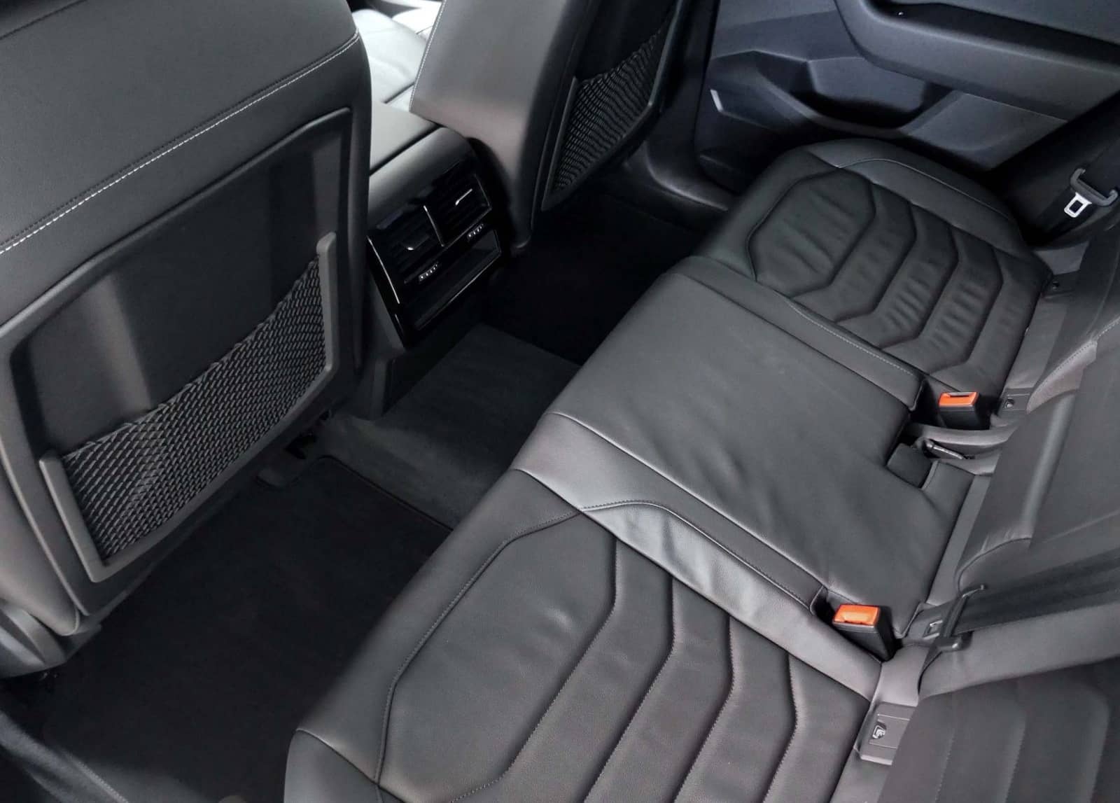 Volkswagen Touareg 3.0 TDI V6 4MOTION | LED RFK ACC Navi foto 10