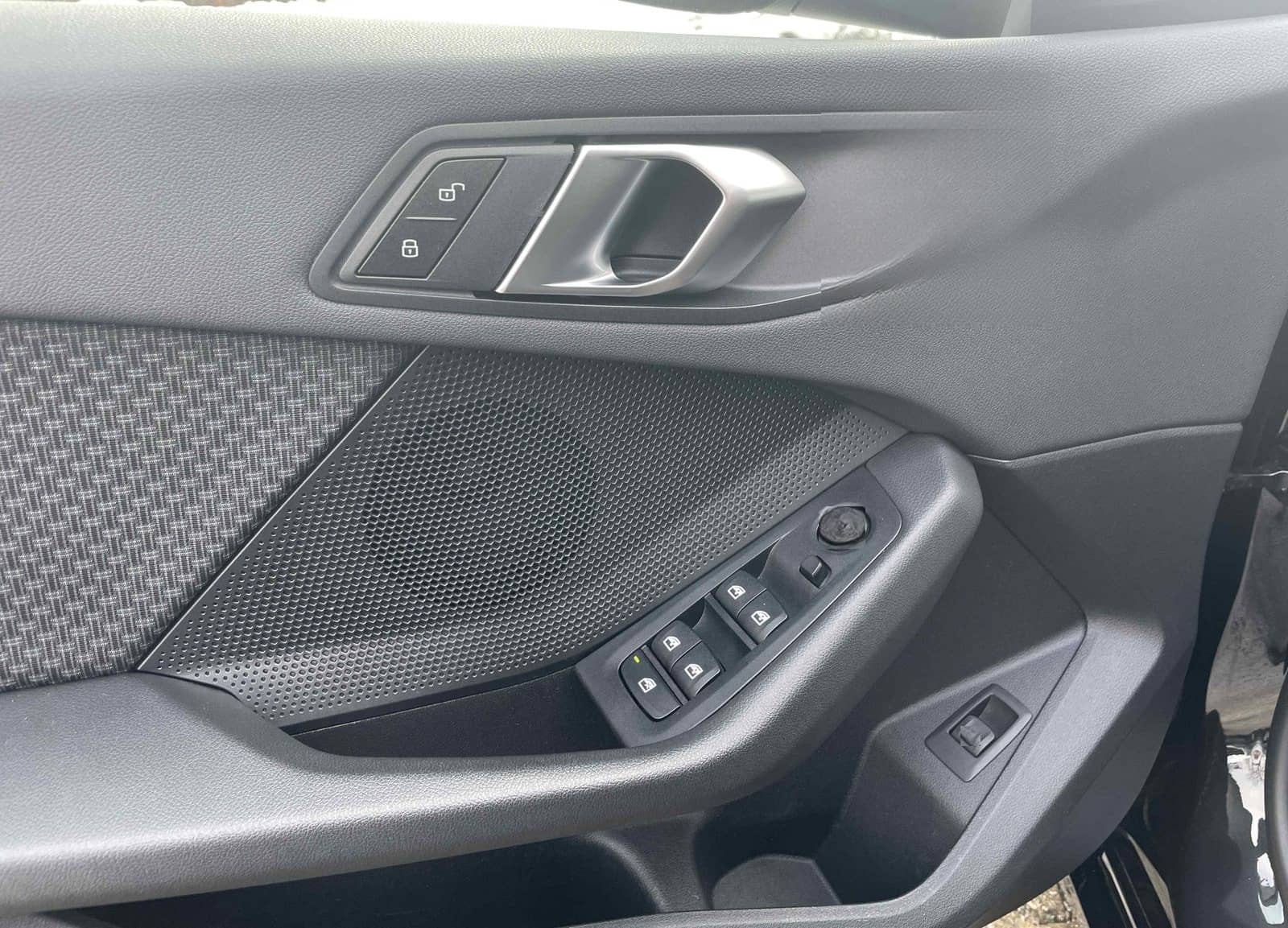 BMW 118i LED/Navi/Lenkradhzg/Garantie bis 03/2029/Sp foto 18