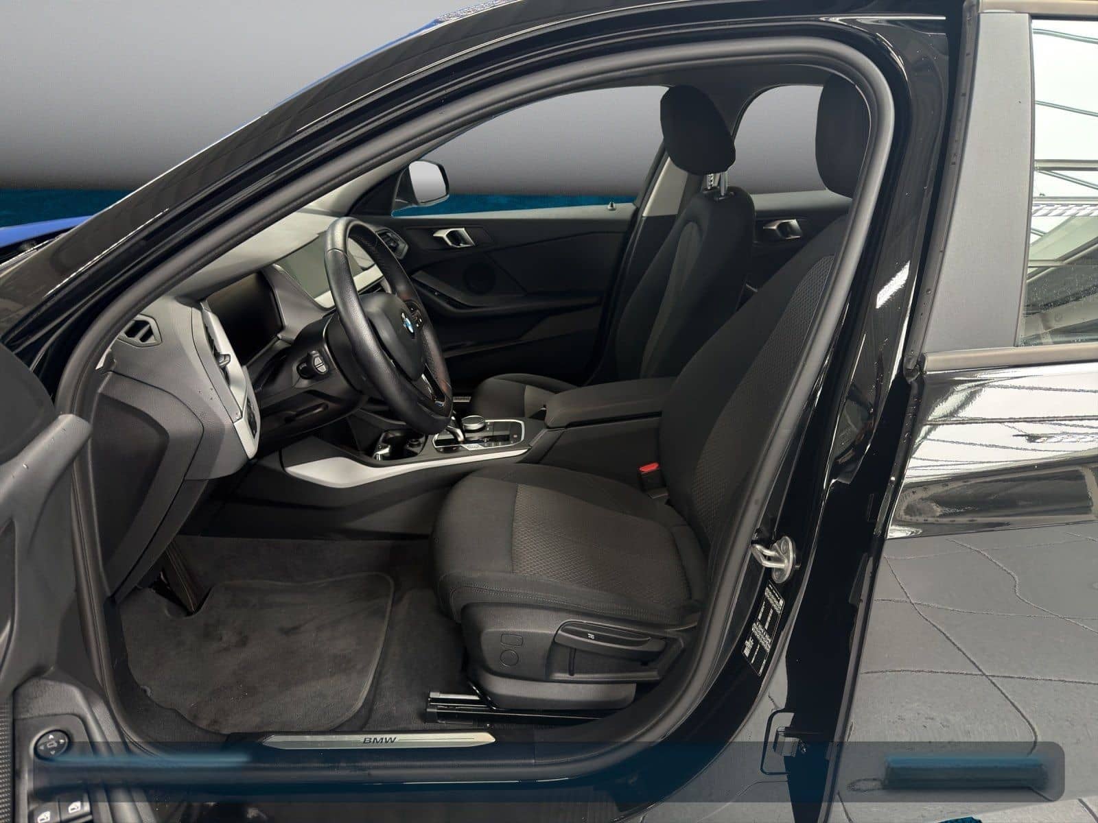 BMW 118i Navi+HiFi+Spurass.+LED+Ambi+BT+S/S-AT+Temp foto 12