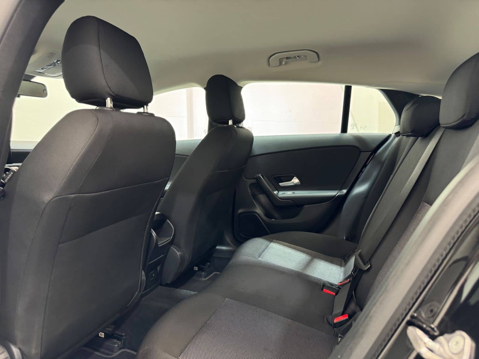 Mercedes-Benz CLA 220 Shooting Brake-PDC-TEMP-CARPLAY-BUSINESS foto 22