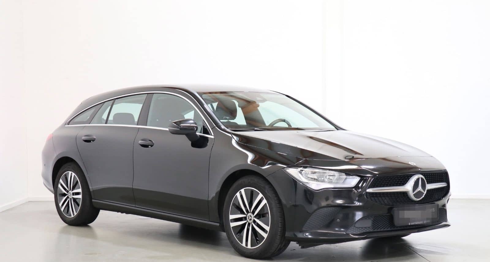 Mercedes-Benz CLA 220 Shooting Brake-PDC-TEMP-CARPLAY-BUSINESS foto 4