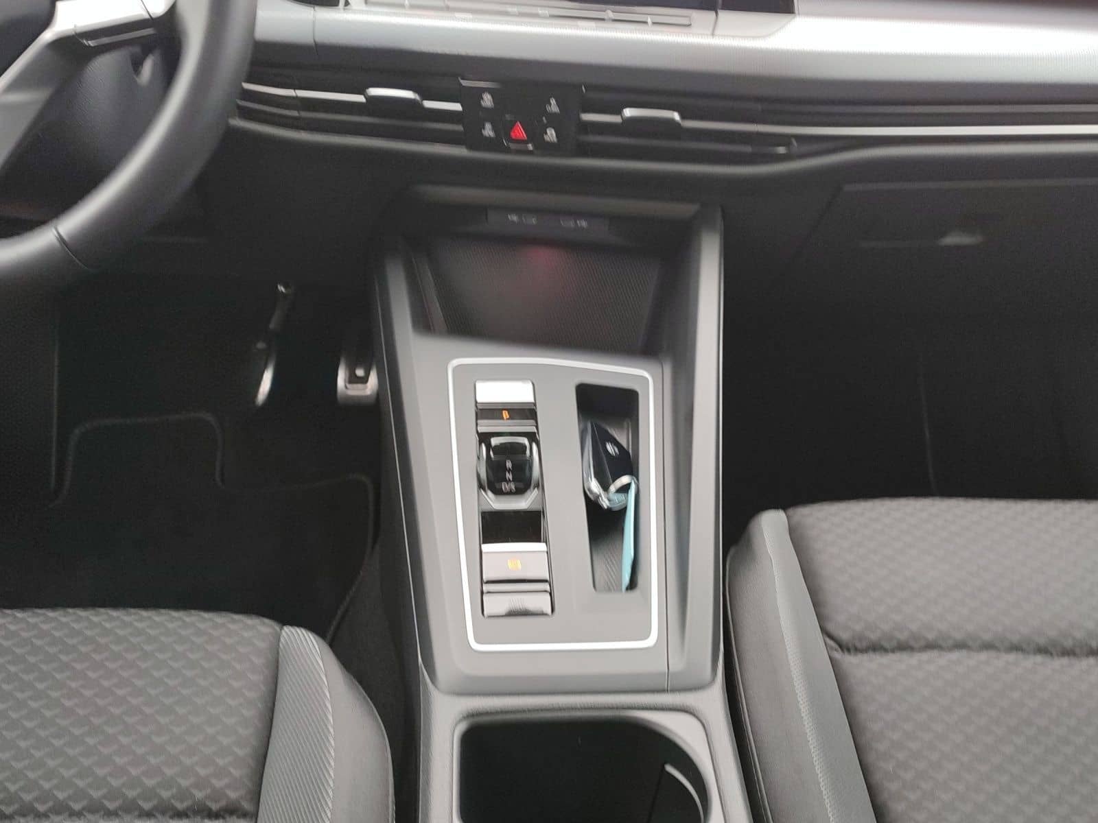 Volkswagen Golf VIII 1.5 eTSI DSG Active* Navi*AHK*Kamera*I foto 9