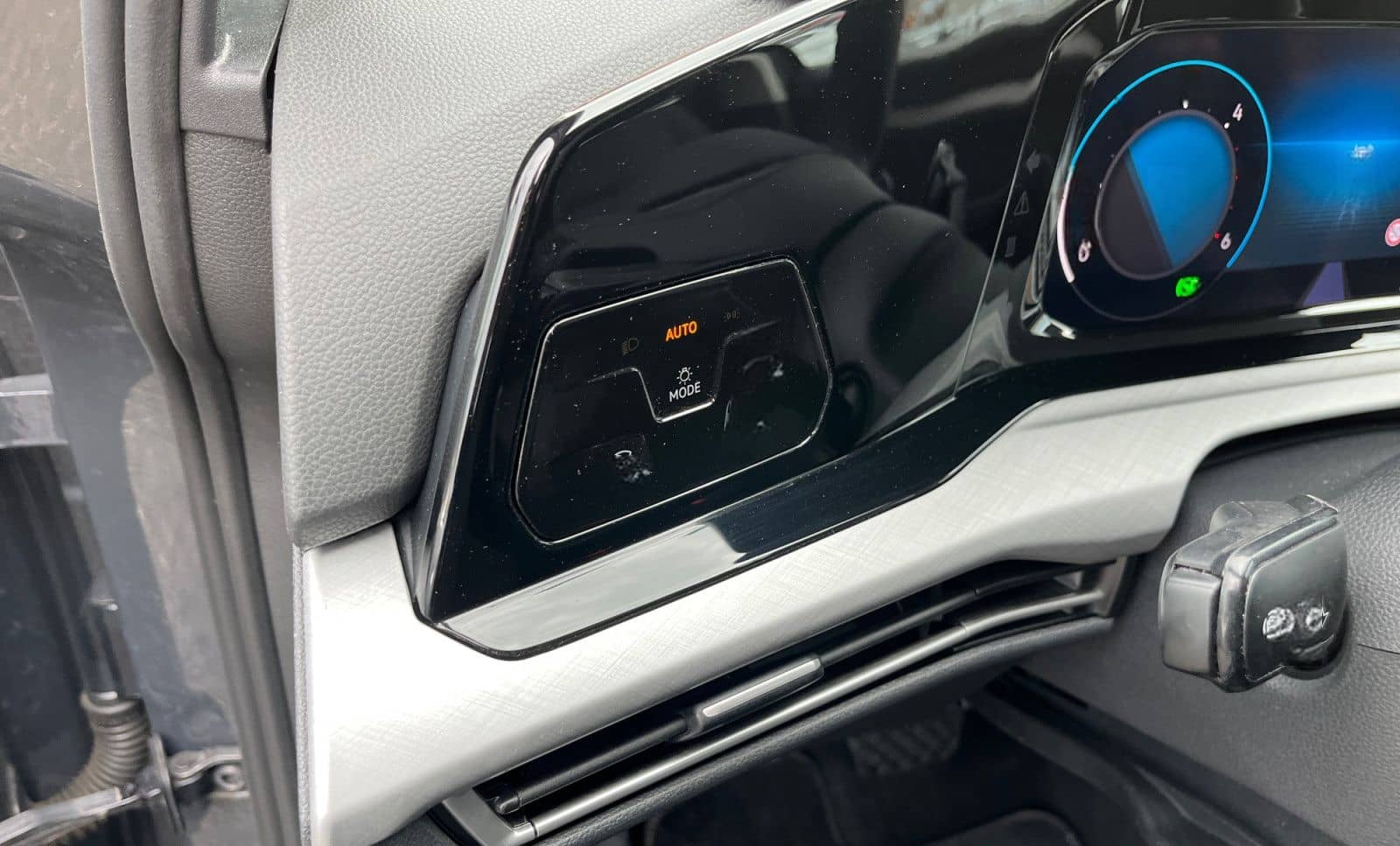 Volkswagen Golf VIII Variant 2.0TDI DSG Life AHK Cam Navi foto 13