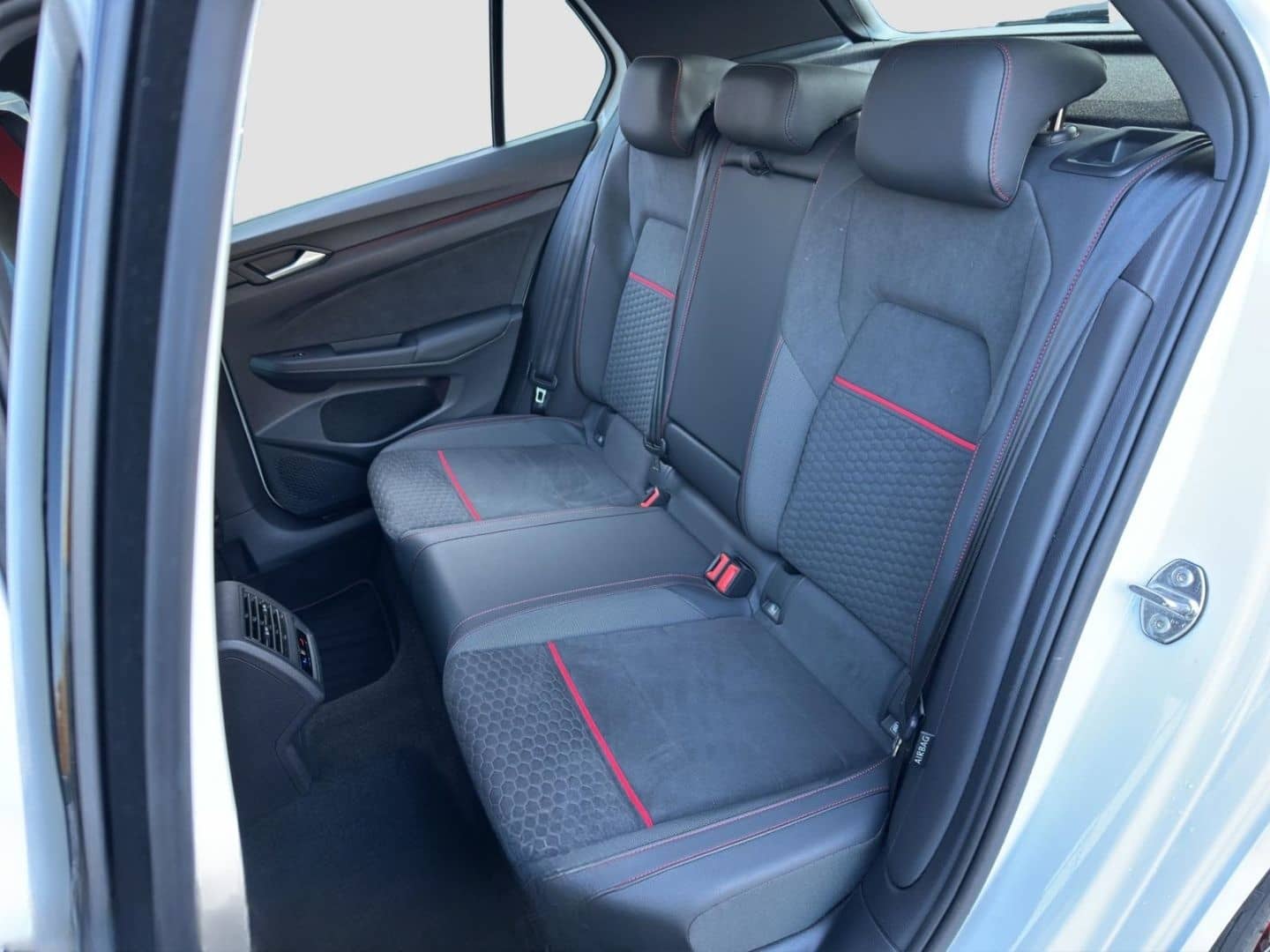 Volkswagen Golf GTI 8 2.0 TSI DSG Clubsport PANO REAR VIEW  foto 22