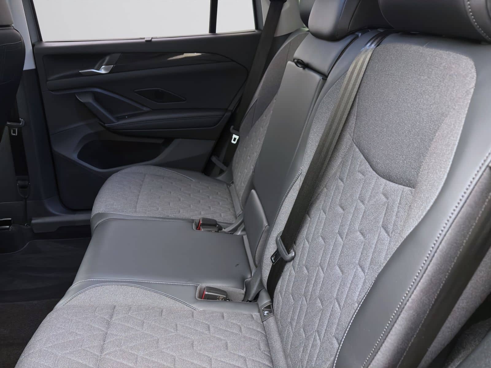 Volkswagen Tayron 1.5 eTSI DSG LIFE AHK KAMERA KLIMA SHZG foto 15