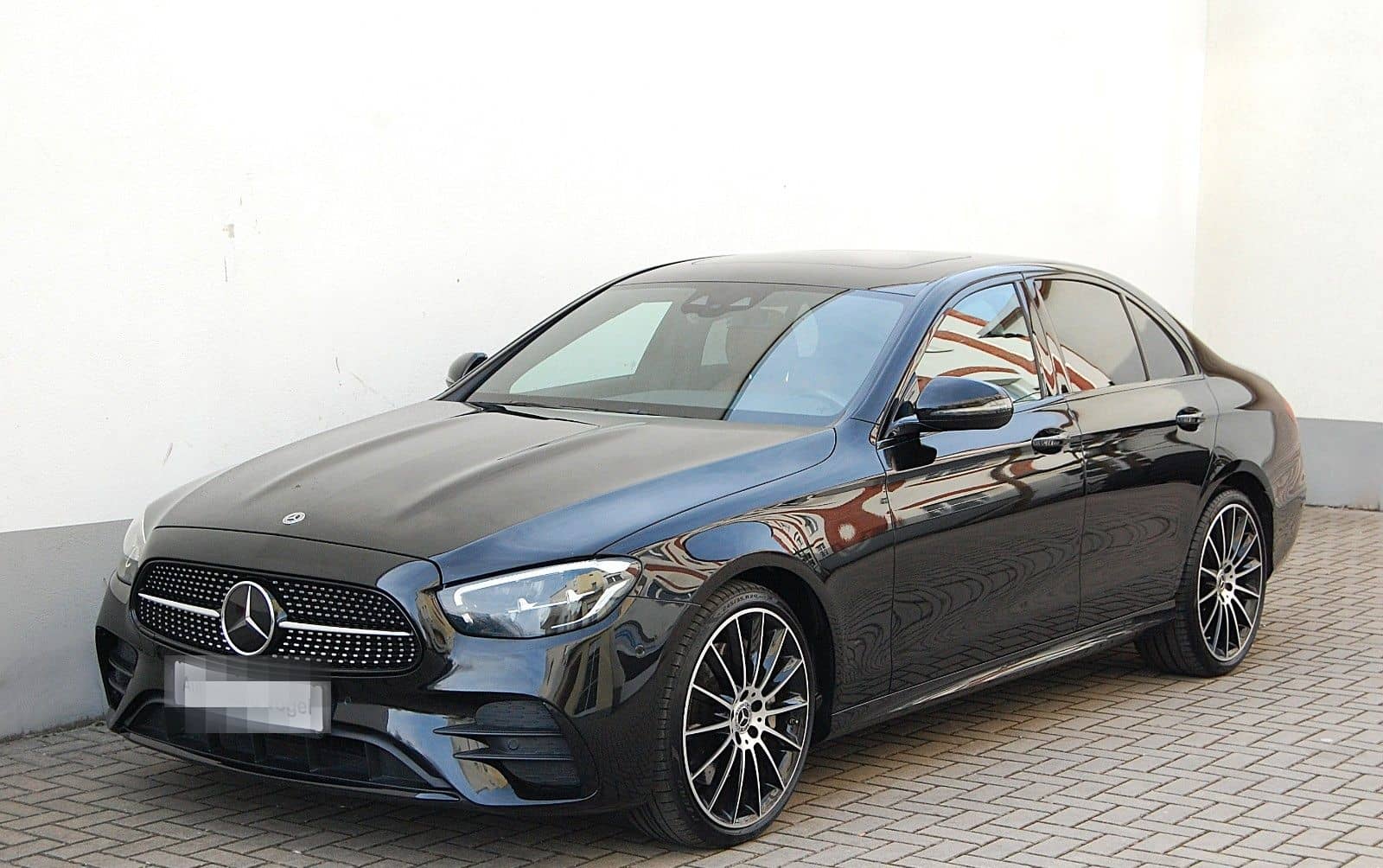 Mercedes-Benz E 400d 4Matic AMG Line Sportpaket foto 1