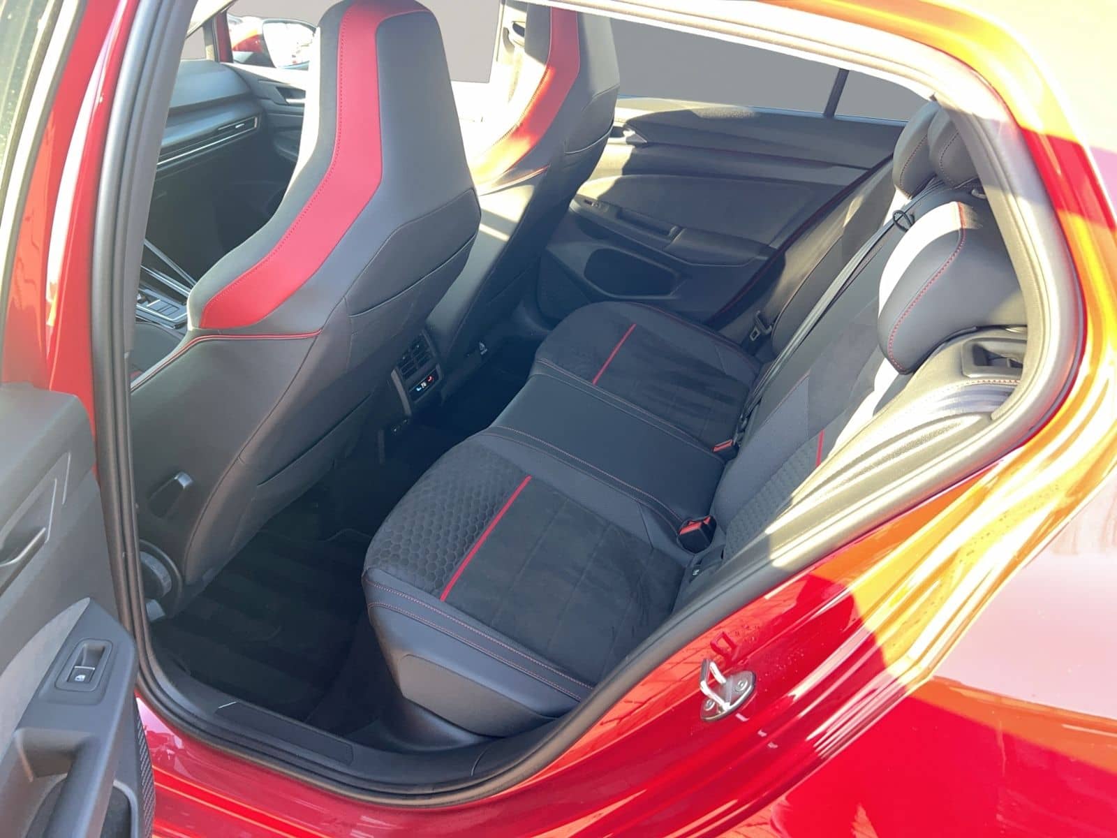 Volkswagen Golf VIII GTI Clubsport, ACC, RearView, Estoril foto 10