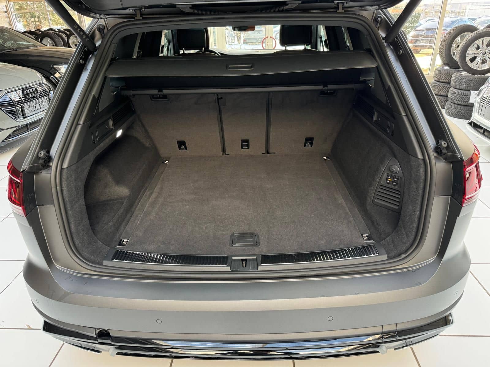 Volkswagen Touareg R-Line Matt Pano StHeiz HUD AHK IQ.DRIVE foto 11