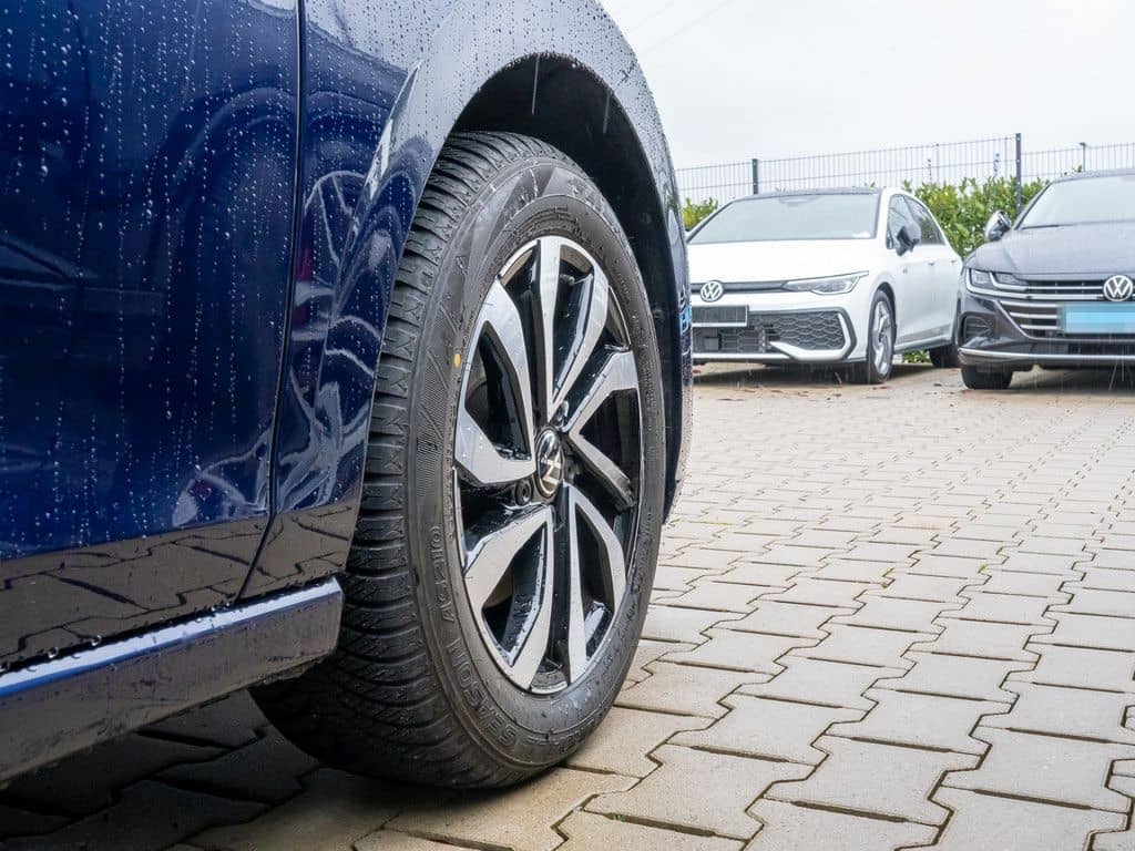 Volkswagen Golf VIII ACTIVE 2,0 l TDI DSG AHK ACC LED NAVI foto 9