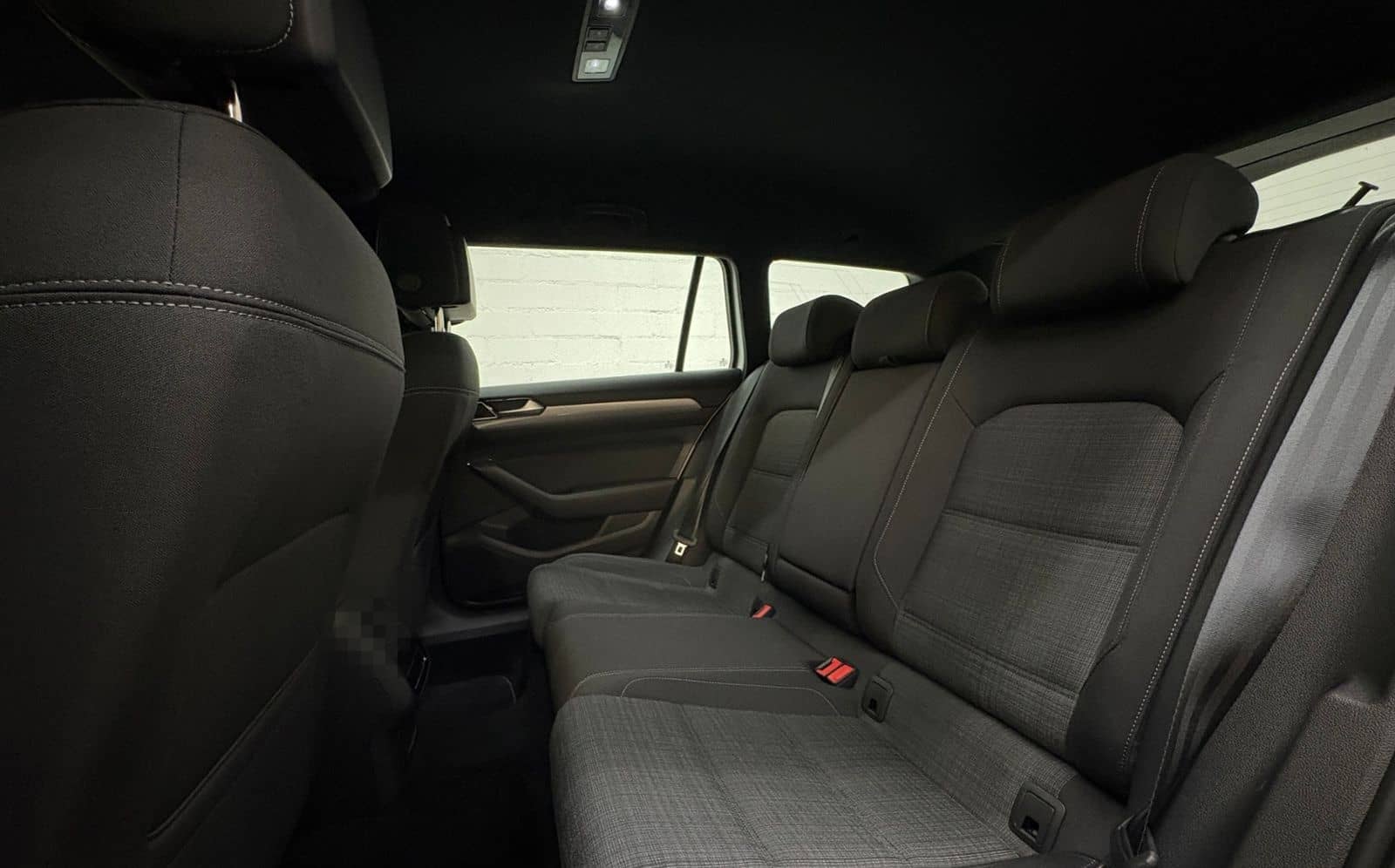 Volkswagen Passat Variant 2.0 TDI DSG Business Navi LED ACC foto 9