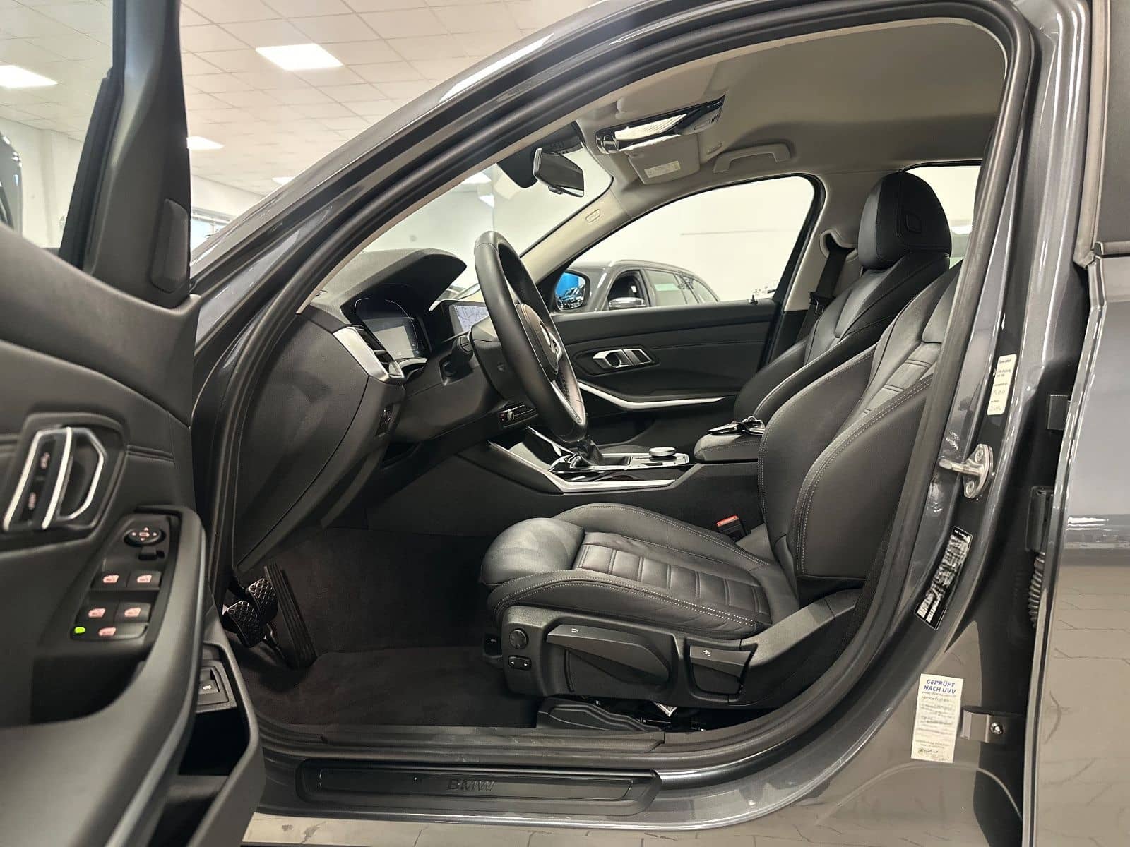 BMW 318d/LCPProf/Navi/LEDerSportStz/Temp/M-Lenkrad foto 14