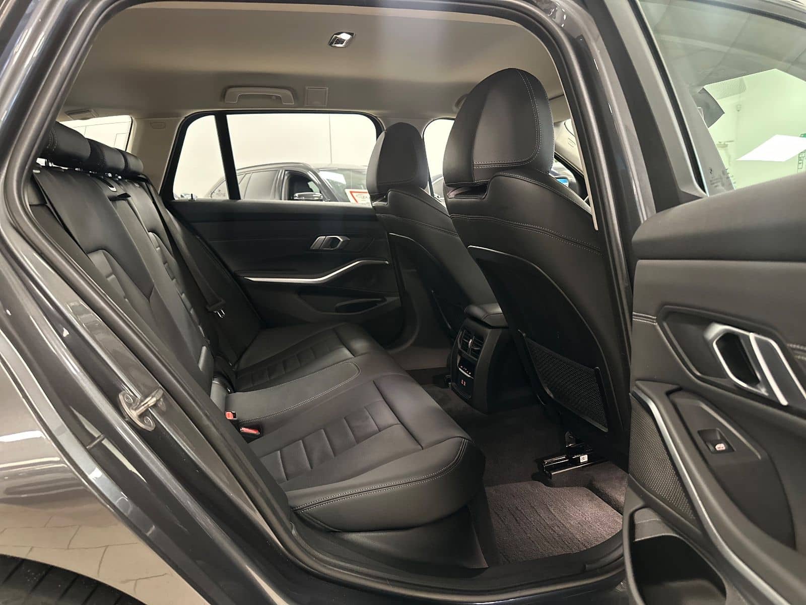 BMW 318d/LCPProf/Navi/LEDerSportStz/Temp/M-Lenkrad foto 20