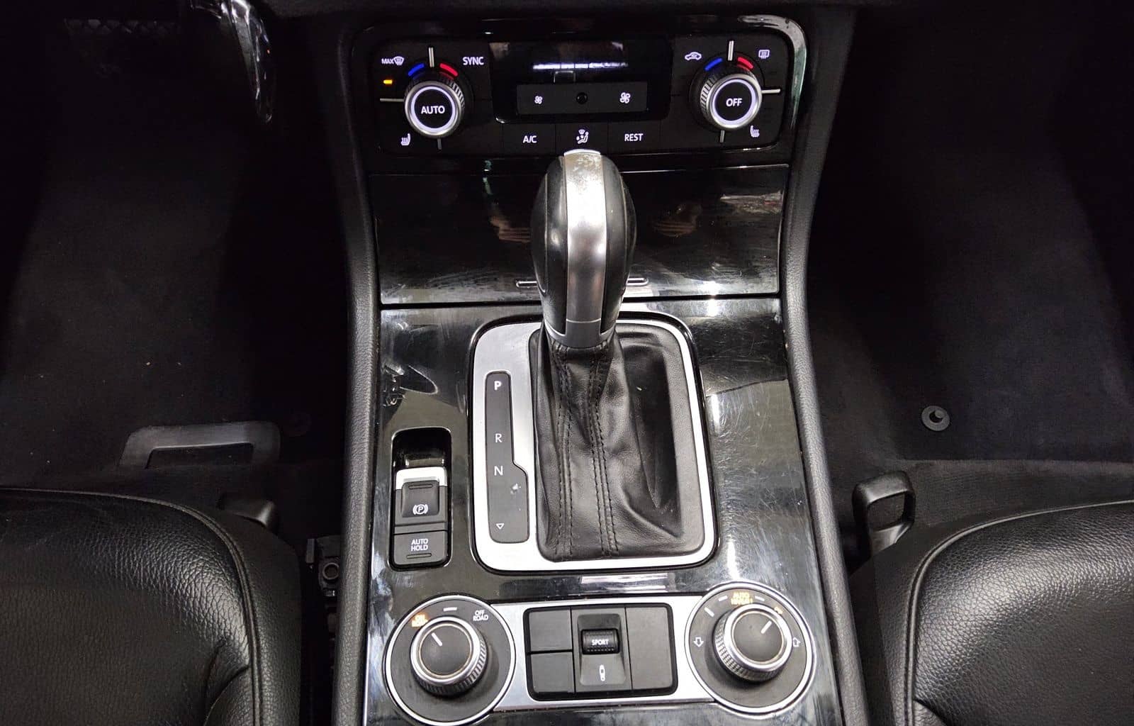 Volkswagen Touareg 3.0 TDI 4M R-Line Luft Leder Navi AHK foto 6