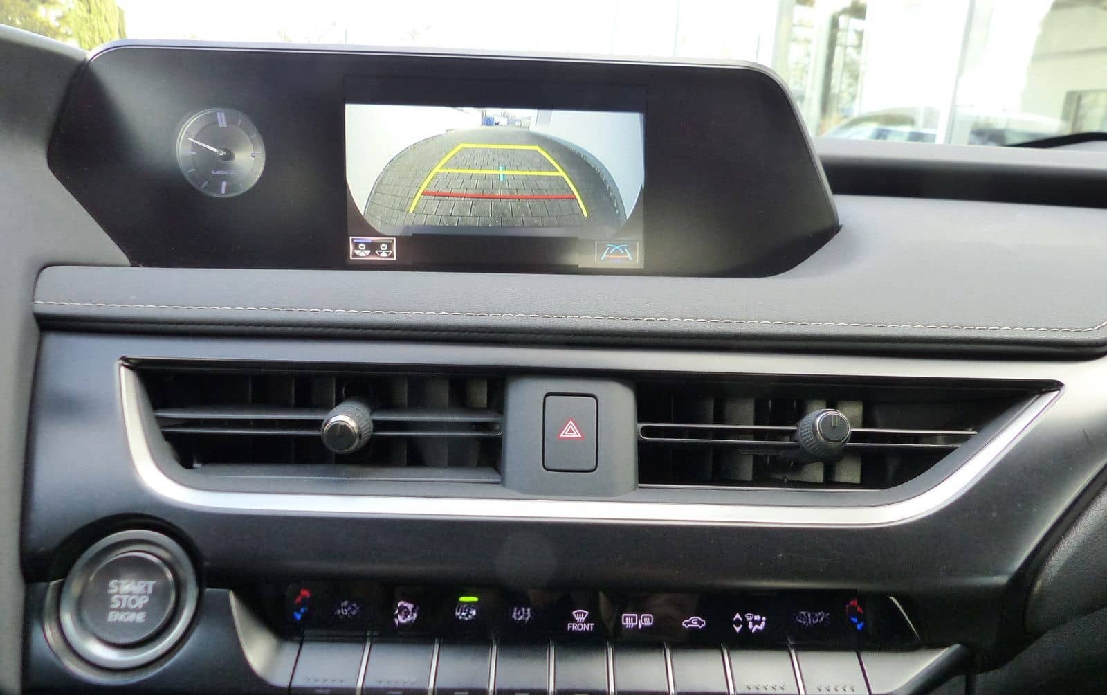 Lexus UX 200 Launch Edition Navi LED SHZ Kamera Tempom foto 17