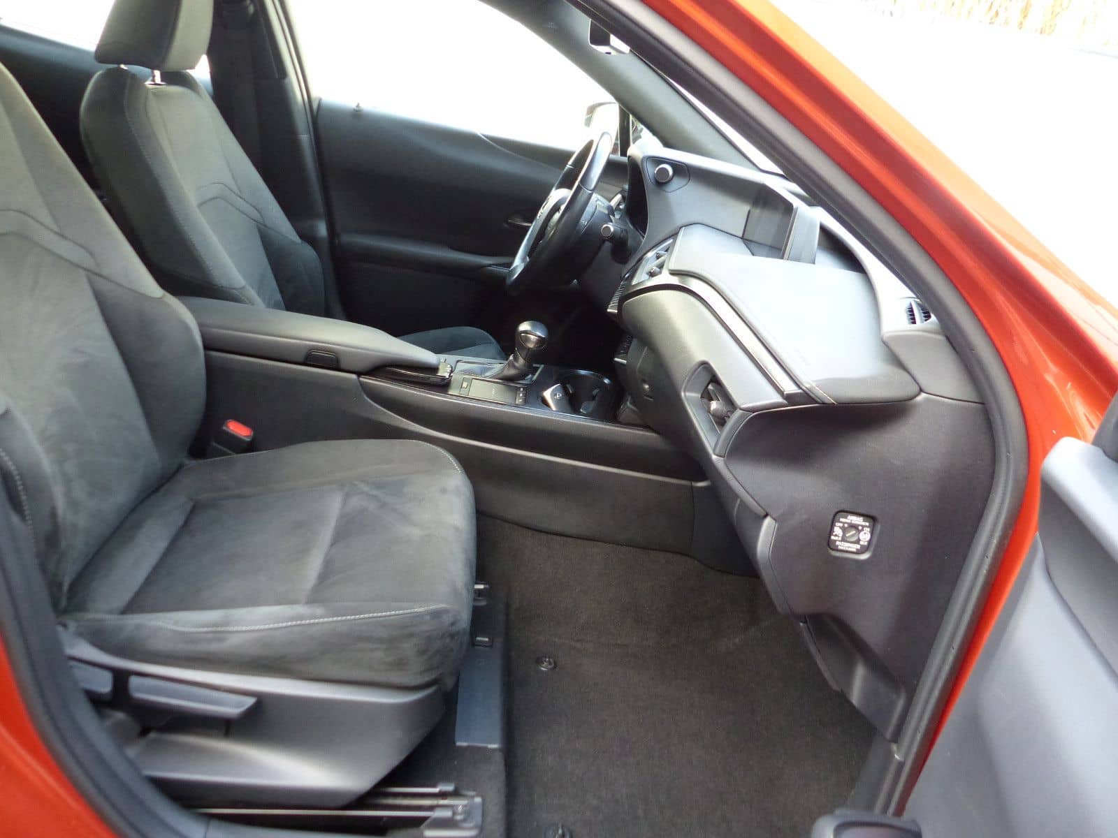 Lexus UX 200 Launch Edition Navi LED SHZ Kamera Tempom foto 6