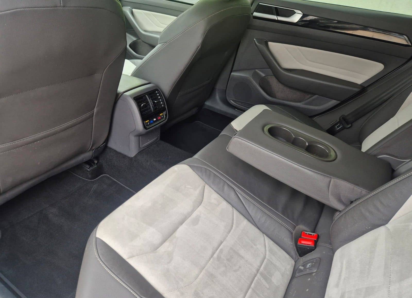 Volkswagen Arteon 2.0 TDI SCR DSG Elegance foto 15