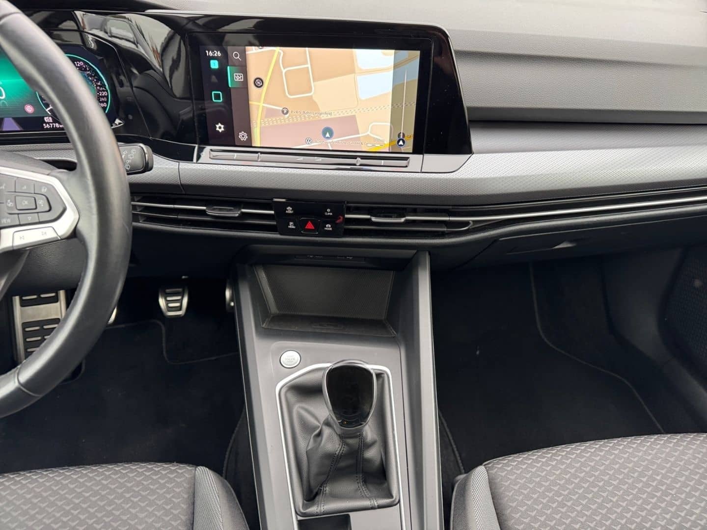 Volkswagen Golf 8 2.0 TDI Active LED/NAVI/PANO/AHK/APP+++ foto 11