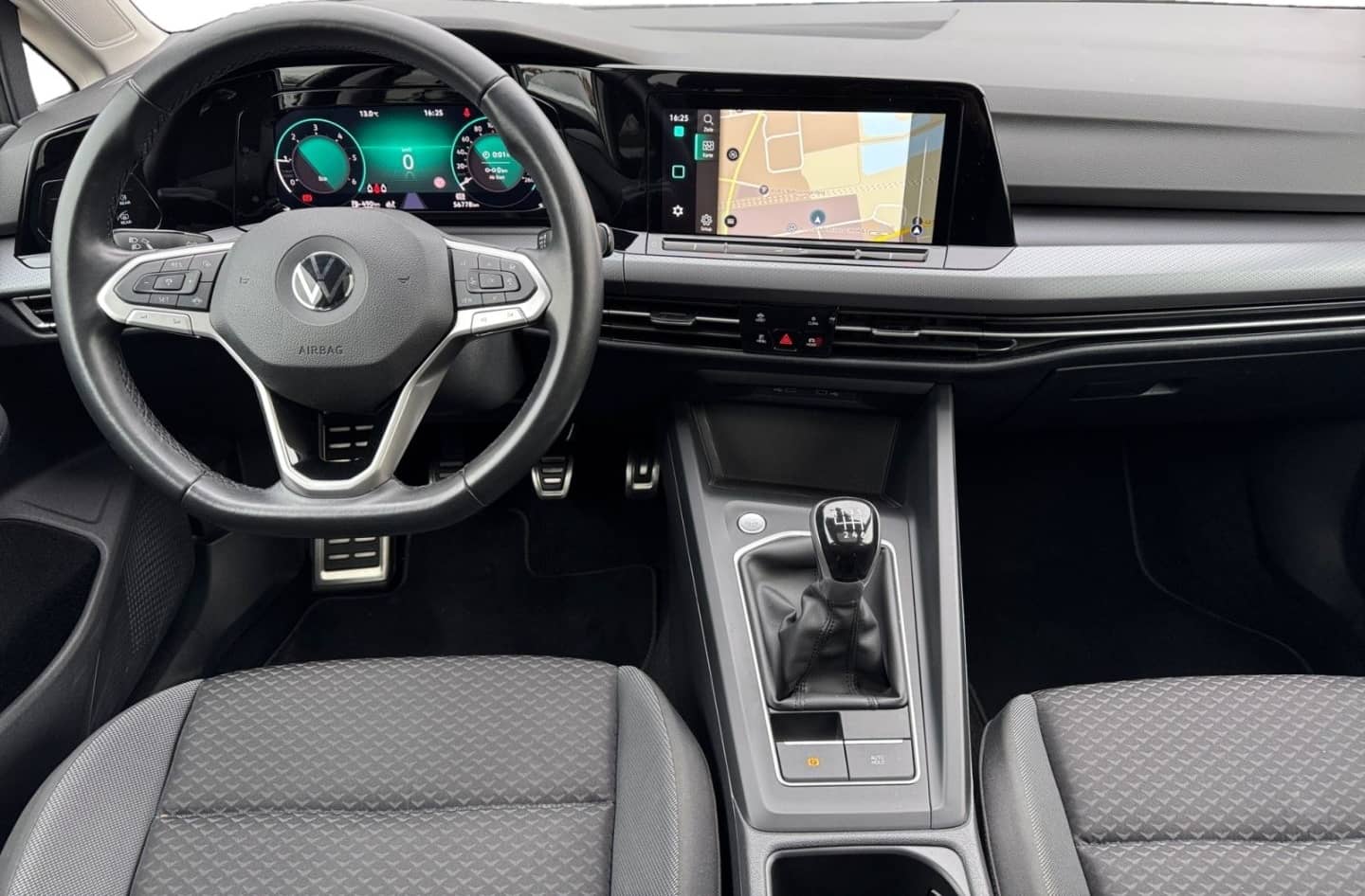 Volkswagen Golf 8 2.0 TDI Active LED/NAVI/PANO/AHK/APP+++ foto 10