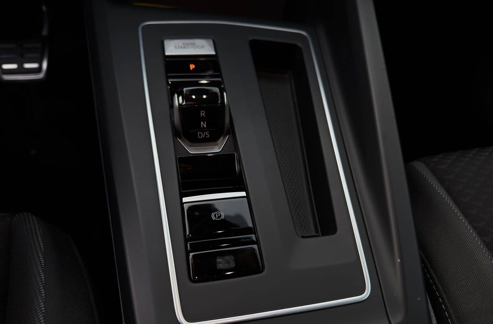 Volkswagen Golf 2.0 TDI DSG ACTIVE NAVI AHK KAMERA SITZHZG foto 11