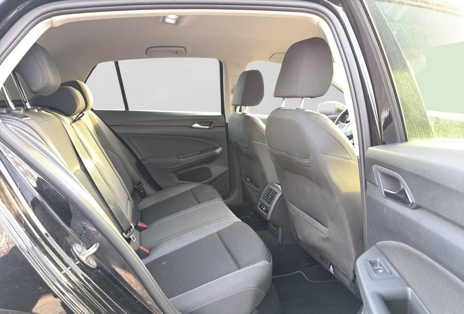 Volkswagen Golf 2.0 TDI DSG ACTIVE NAVI AHK KAMERA SITZHZG foto 6