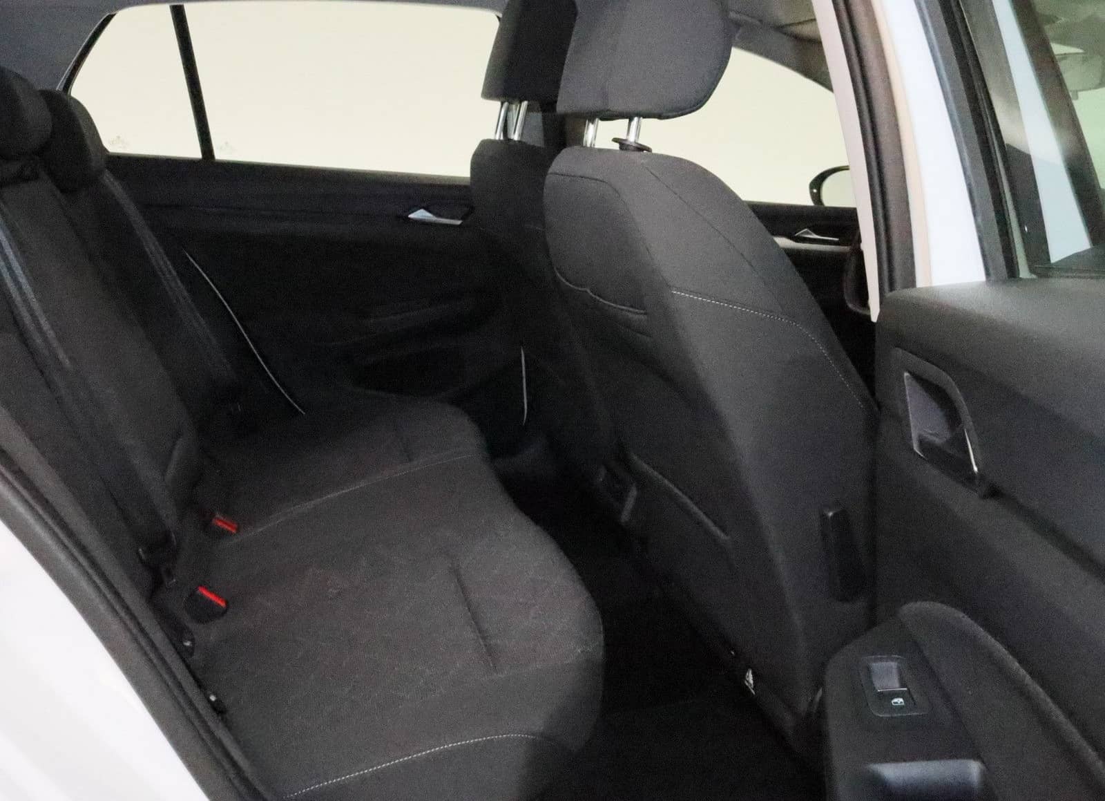 Volkswagen Golf VIII 1.5 eTSI Life LED NAVI SHZ PDC KEYLESS foto 11