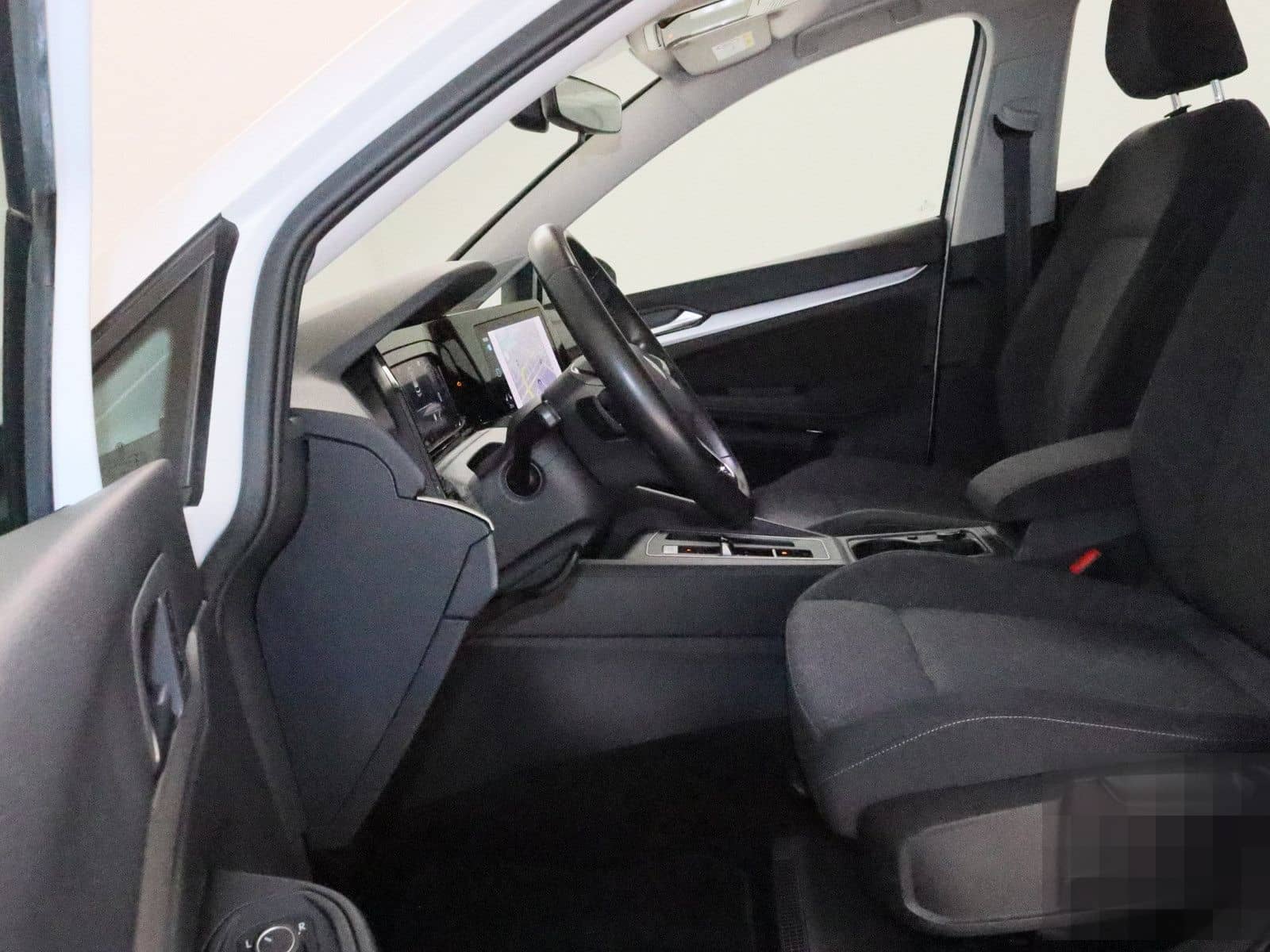 Volkswagen Golf VIII 1.5 eTSI Life LED NAVI SHZ PDC KEYLESS foto 15