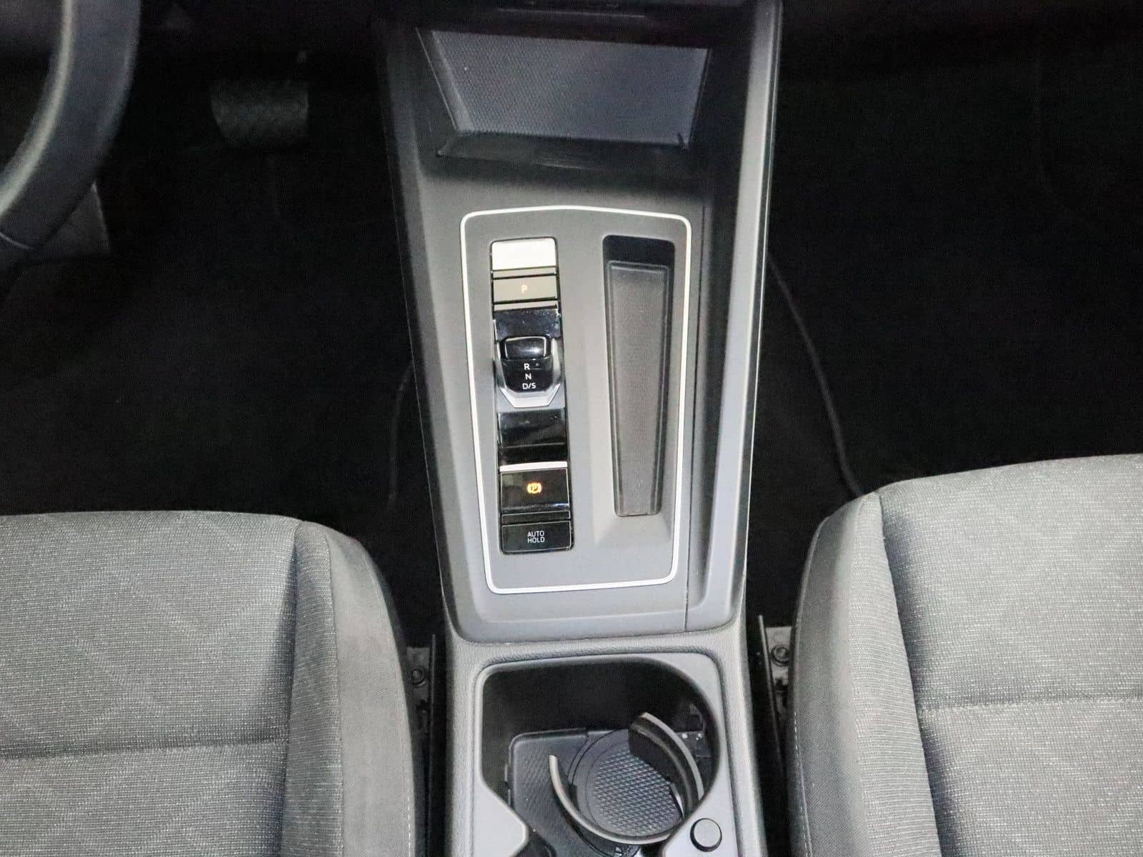 Volkswagen Golf VIII 1.5 eTSI Life LED NAVI SHZ PDC KEYLESS foto 19