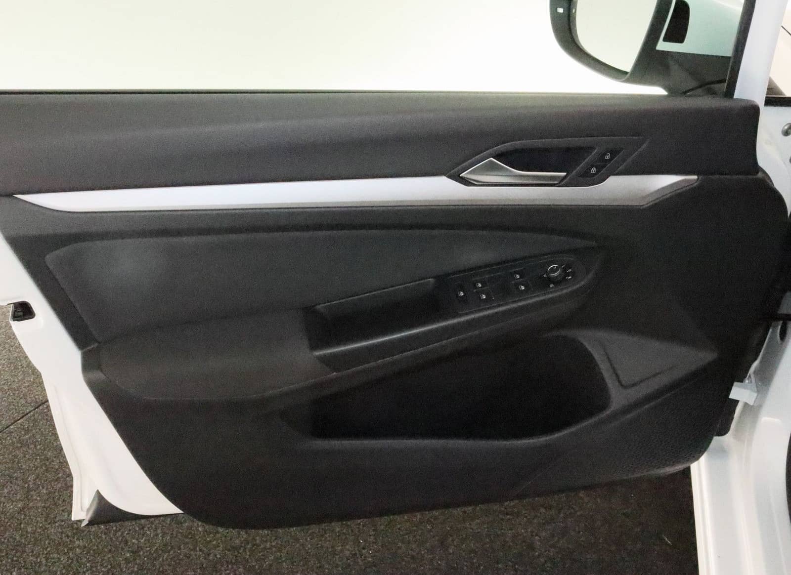 Volkswagen Golf VIII 1.5 eTSI Life LED NAVI SHZ PDC KEYLESS foto 22