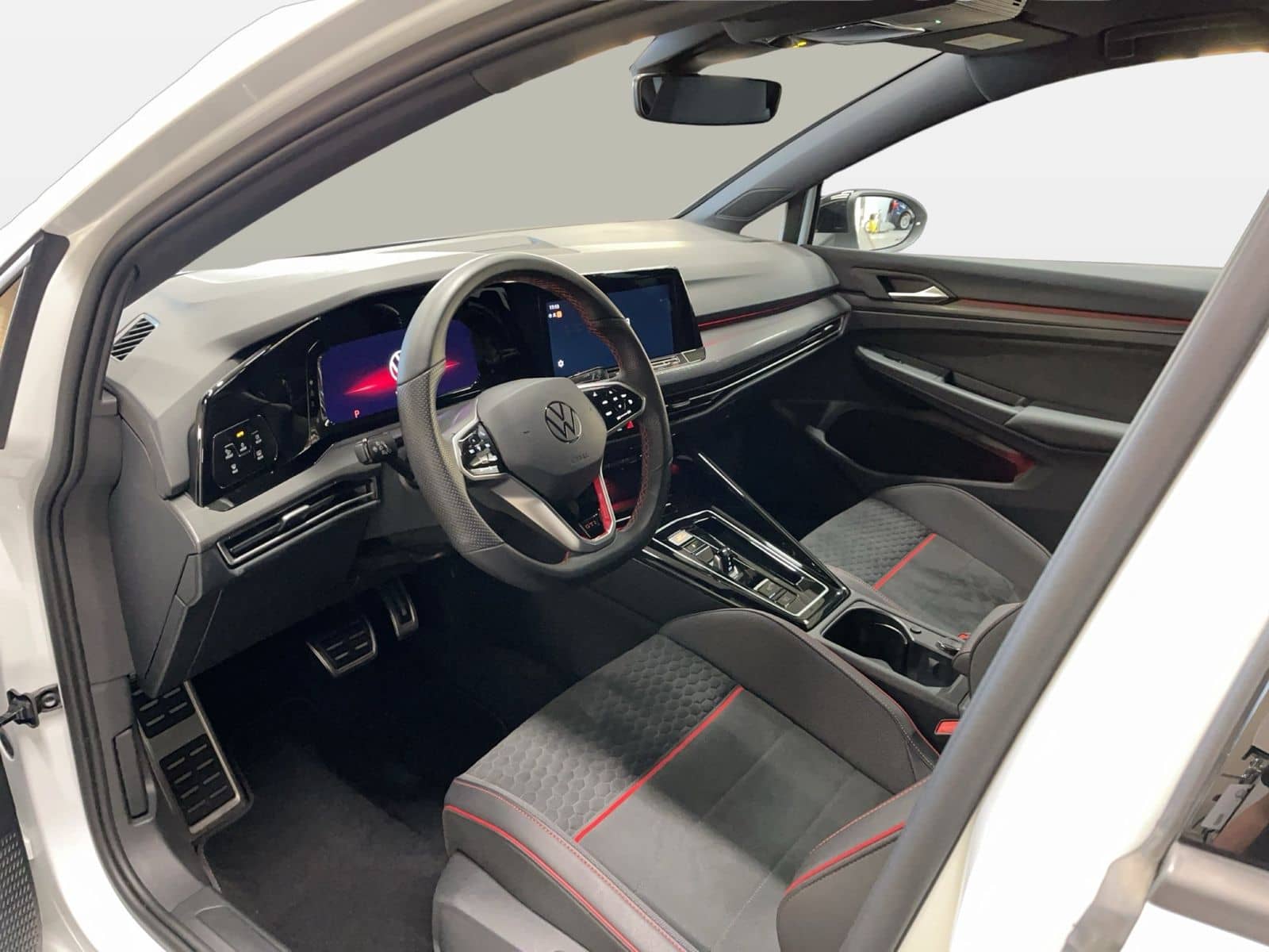 Volkswagen Golf VIII GTI Clubsport 2.0 TSI DSG ACC AUT Kam. foto 8