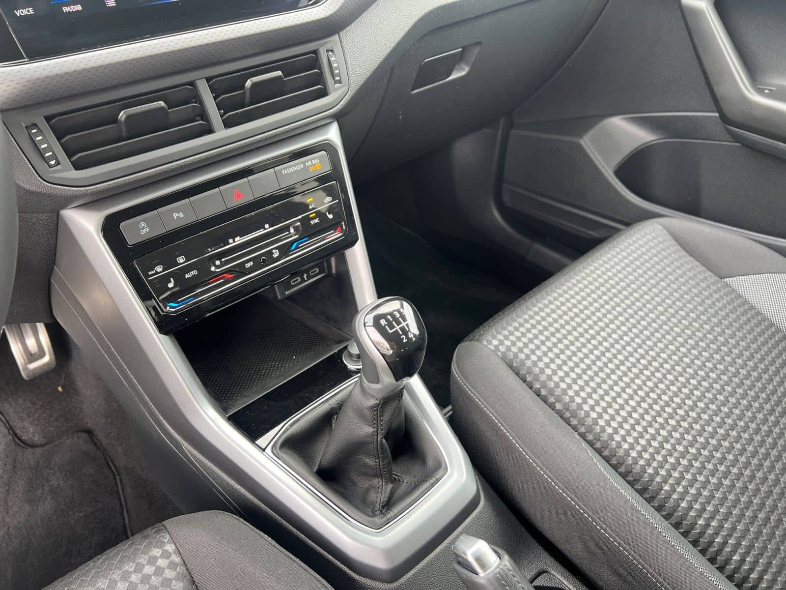 Volkswagen T-Cross 1.0TSI Active Navi ACC CAM APP Sitzh DAB foto 8