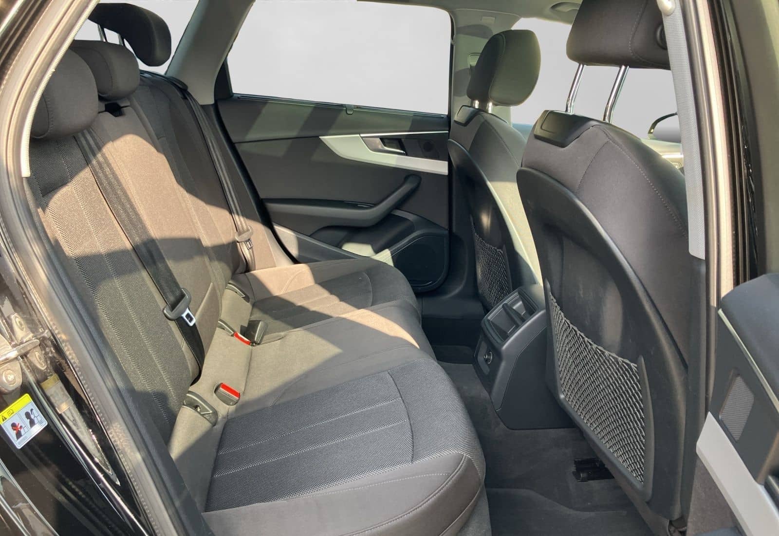 Audi A4 Avant 35 TFSI PANO AHK PDC NAVI+ foto 6