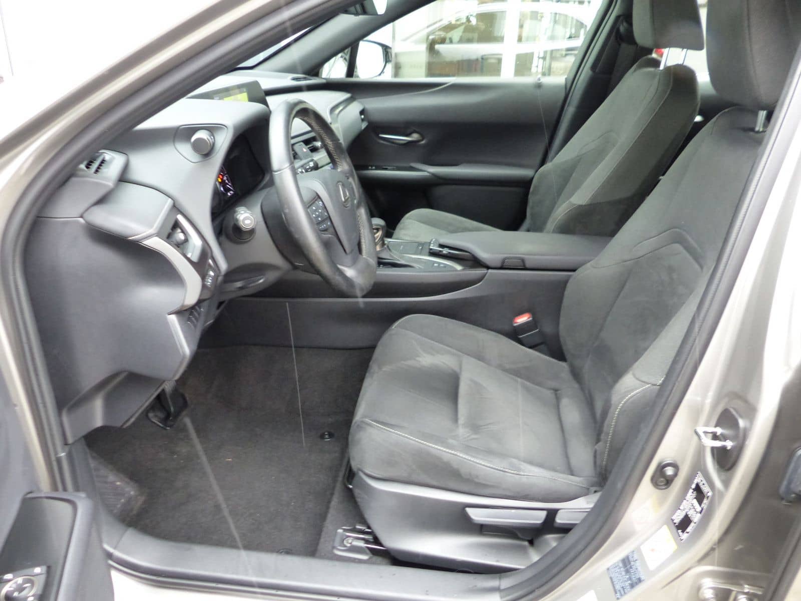 Lexus UX 250h Launch Edition Navi Kamera Velours DAB foto 12