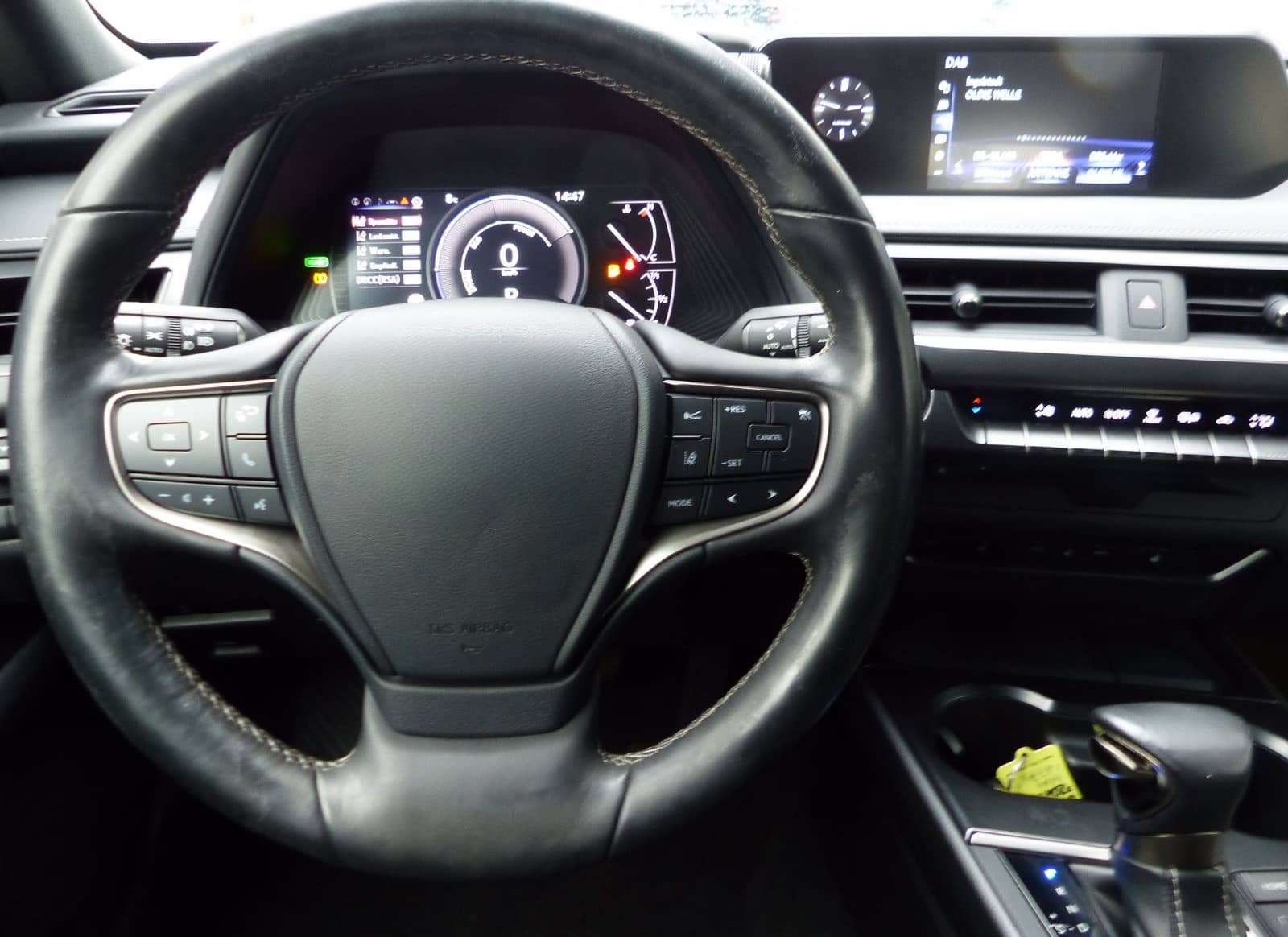 Lexus UX 250h Launch Edition Navi Kamera Velours DAB foto 13