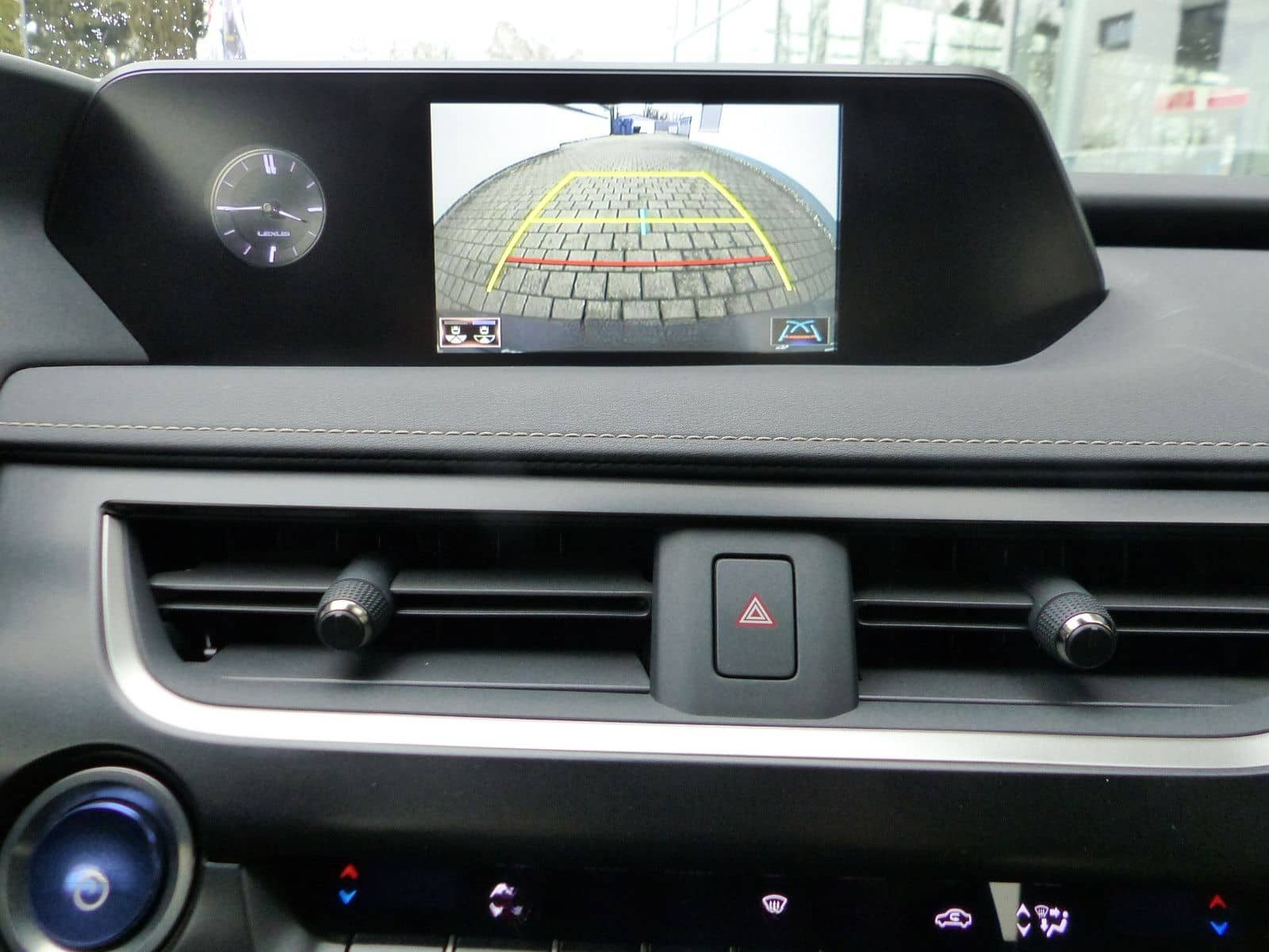 Lexus UX 250h Launch Edition Navi Kamera Velours DAB foto 17