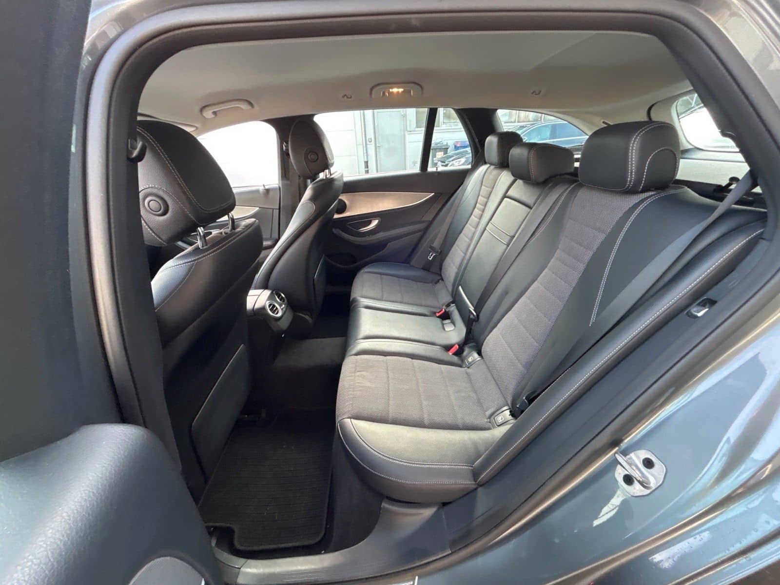 Mercedes-Benz E 220 d 4Matic-T-Avantgarde/LED/Kamera/Navi/KeyF foto 24