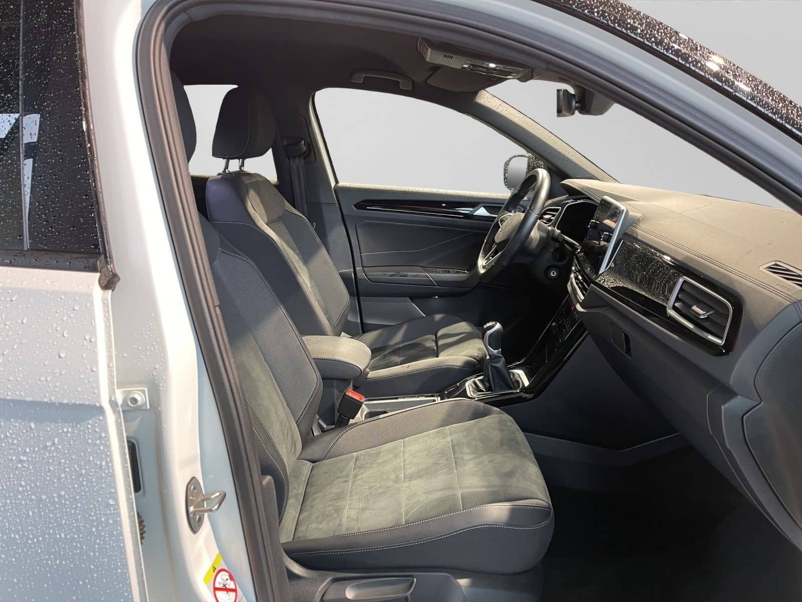 Volkswagen T-Roc 1.0 TSI R-LINE PARKLENK KAMERA NAVI LED+ foto 4