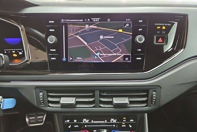 Volkswagen Polo VI 1.0TSI DSG R-Line NAVI PARK ASSIST foto 24