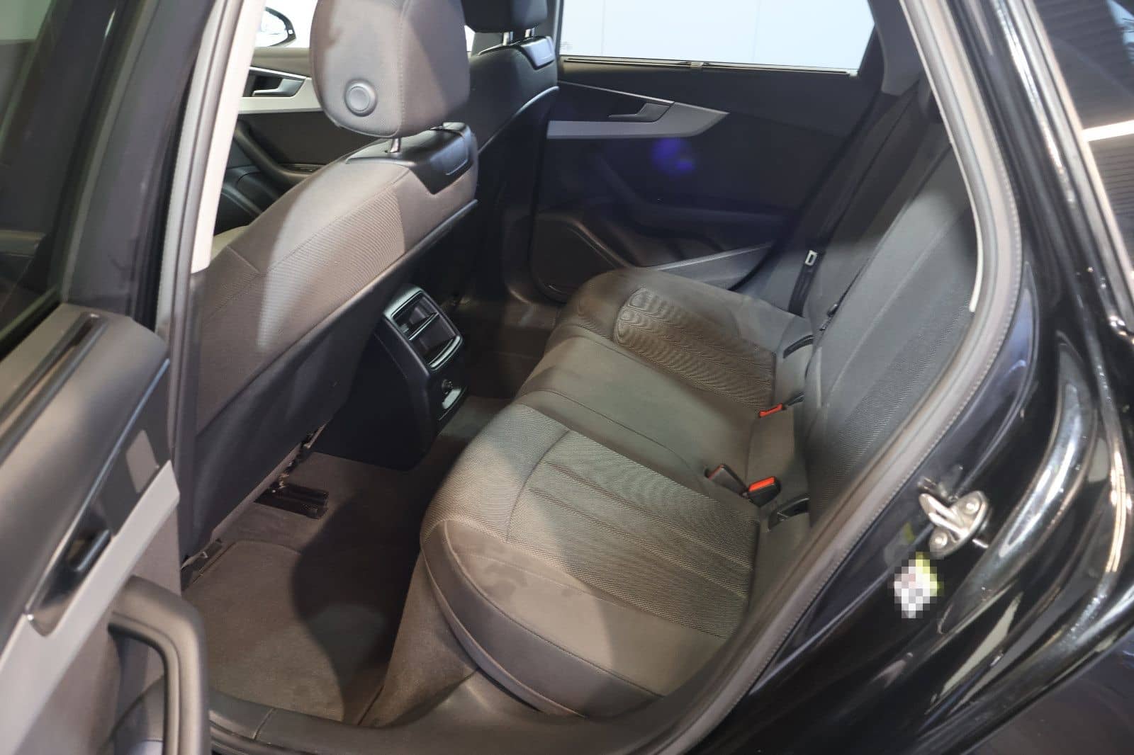 Audi A4 Avant 35 TFSI CARPLAY+KEY+LED+LANE+17" foto 10