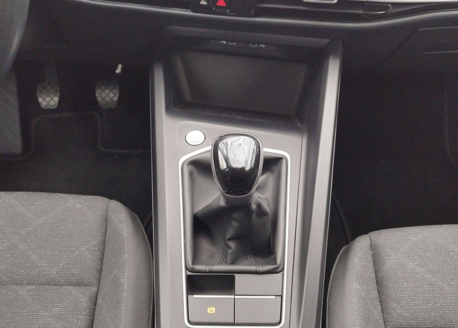 Volkswagen Golf VIII Life 1.5 TSI 5JG/LED+/NAV/SHZ foto 10