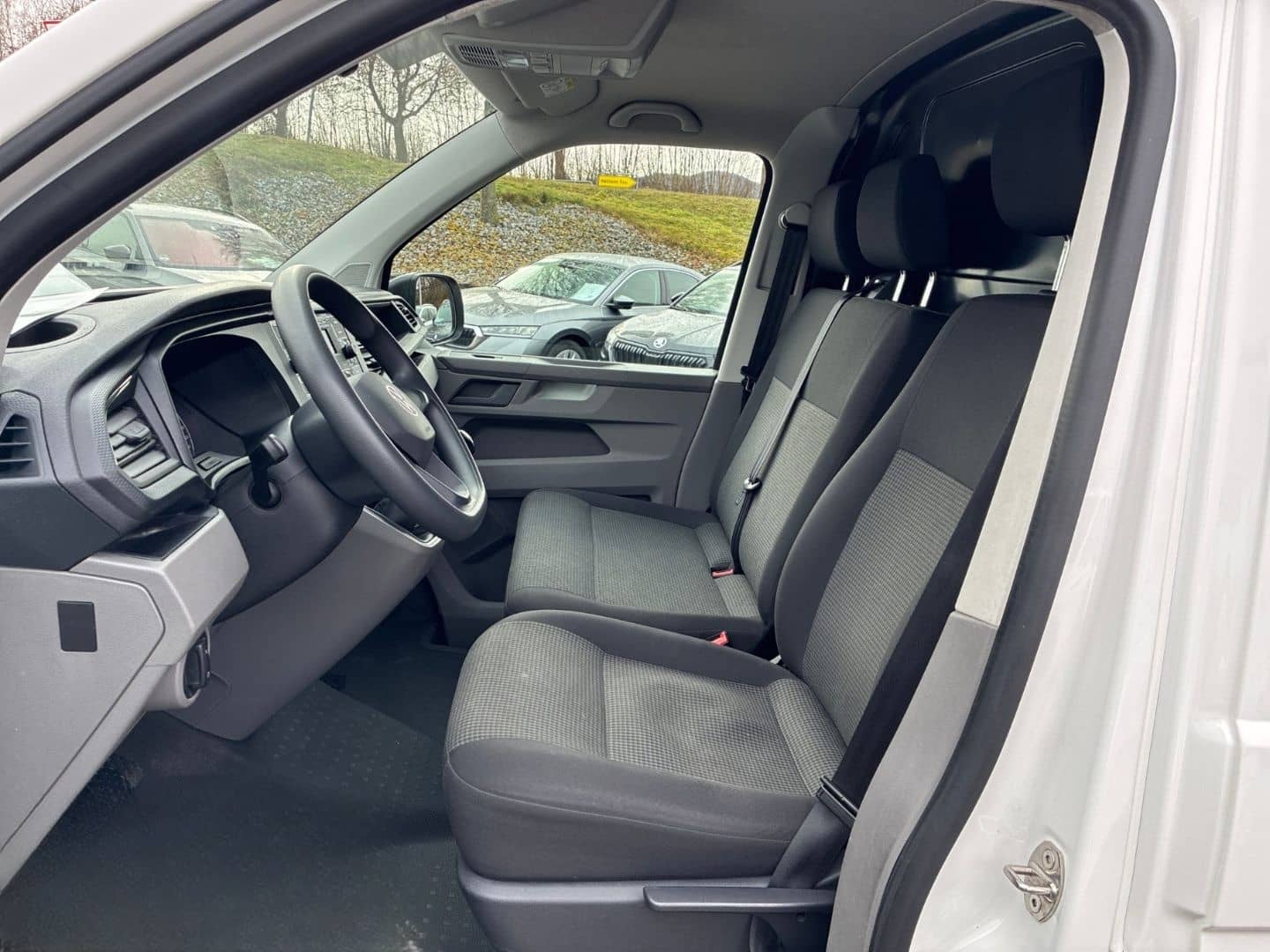 Volkswagen T6.1 Kasten KR 2.0 TDI AHK DAB Parklenkass. Notb foto 7