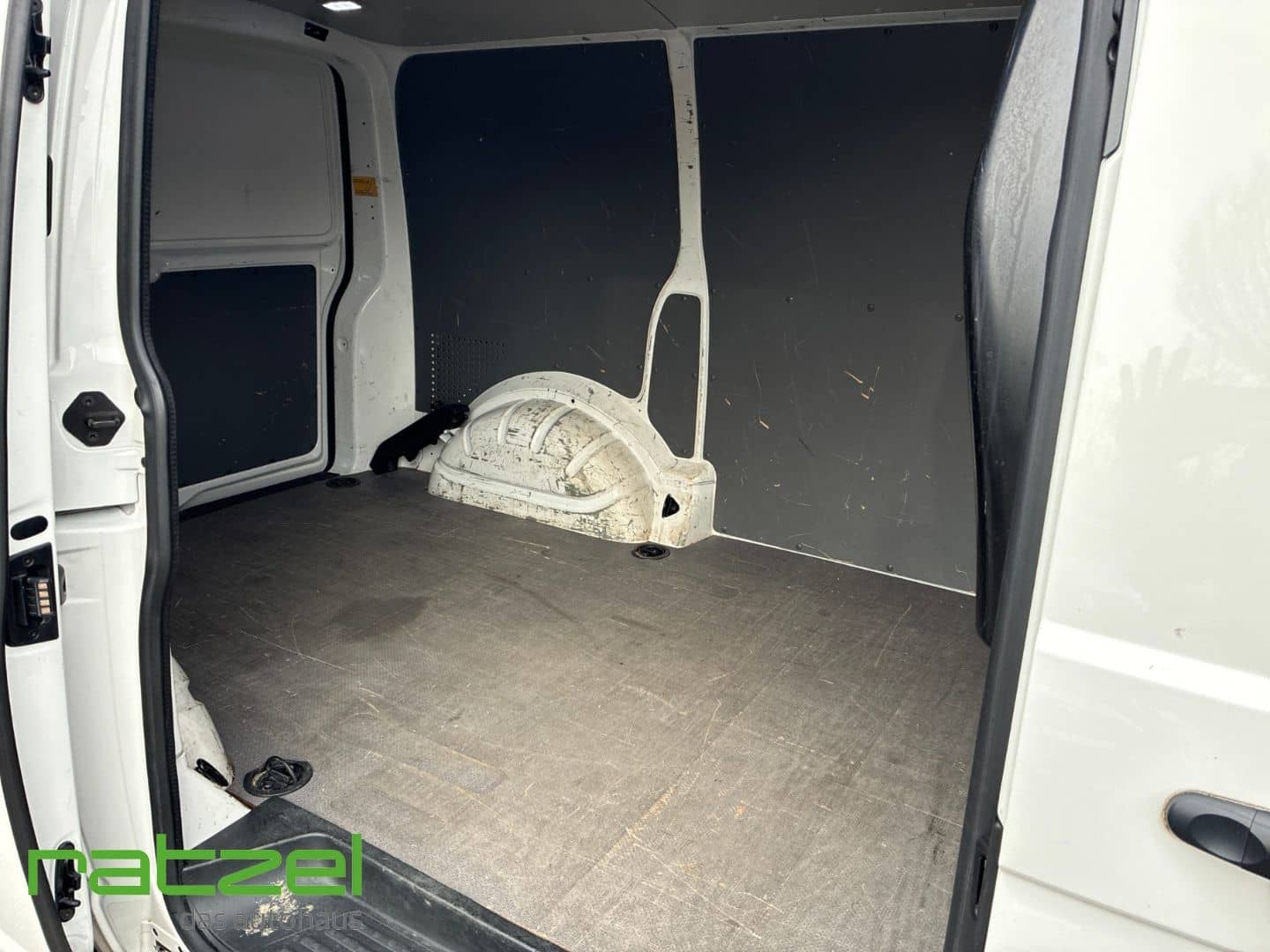 Volkswagen T6.1 Kasten KR 2.0 TDI AHK DAB Parklenkass. Notb foto 8
