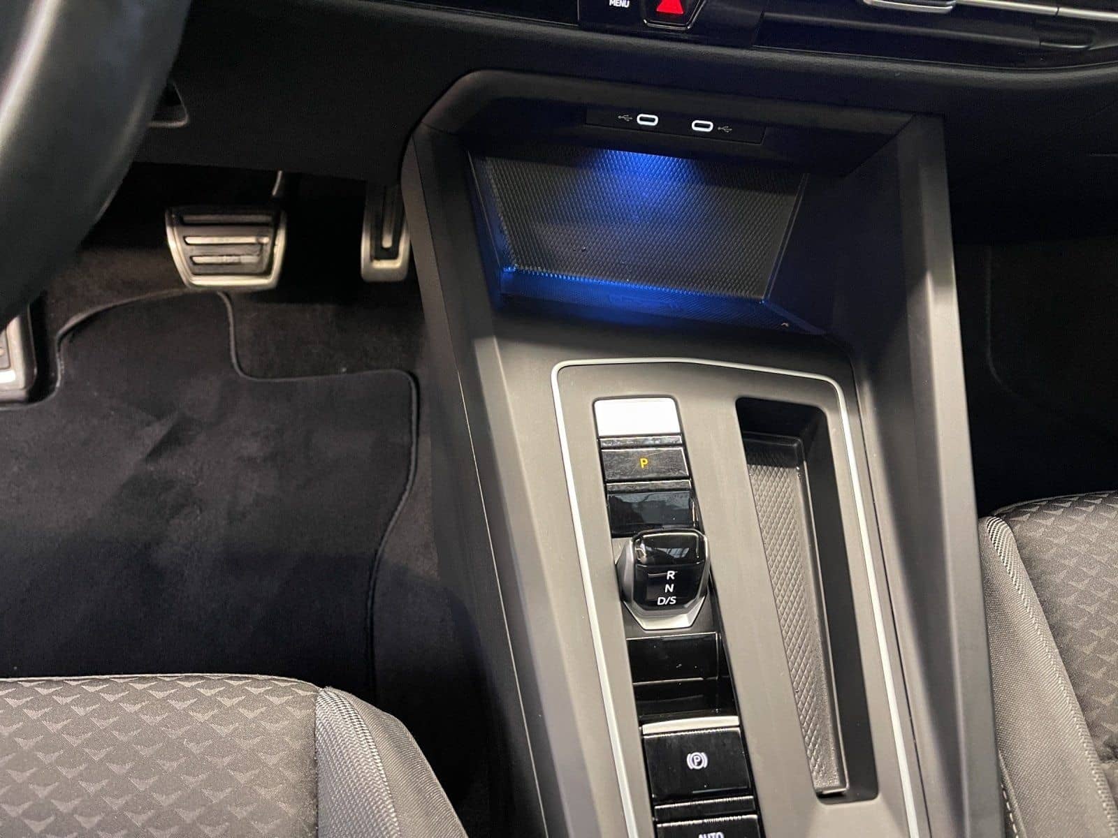 Volkswagen Golf VIII 2.0 TDI Active IQLight ACC AHK AUT HUD foto 14