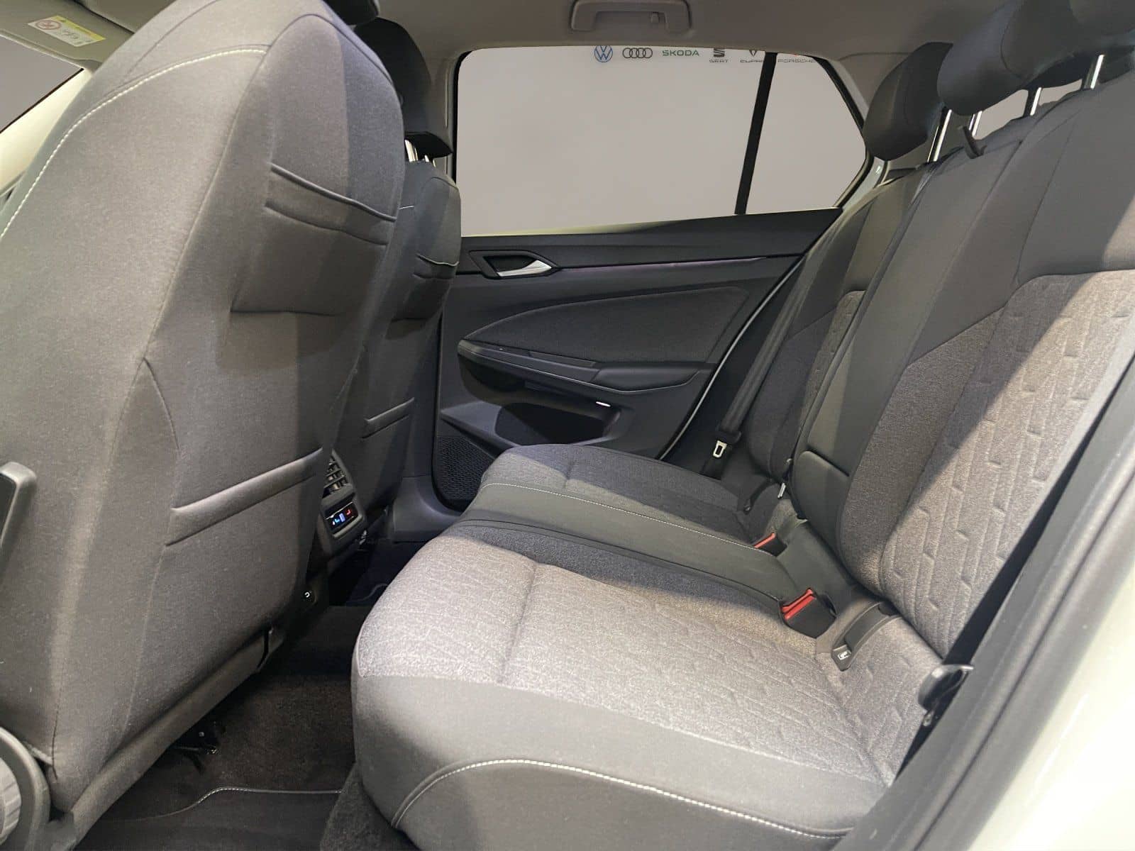 Volkswagen Golf VIII 1.0 eTSI Move AUT Virtual DynLicht LED foto 15