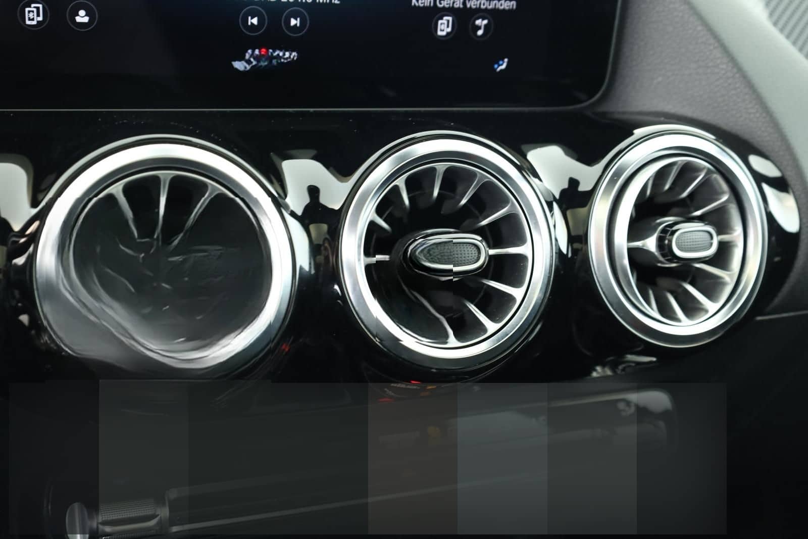 Mercedes-Benz GLA 220 d 8G 4M AMG LED Pano Digi Navi SHZ Kam foto 12