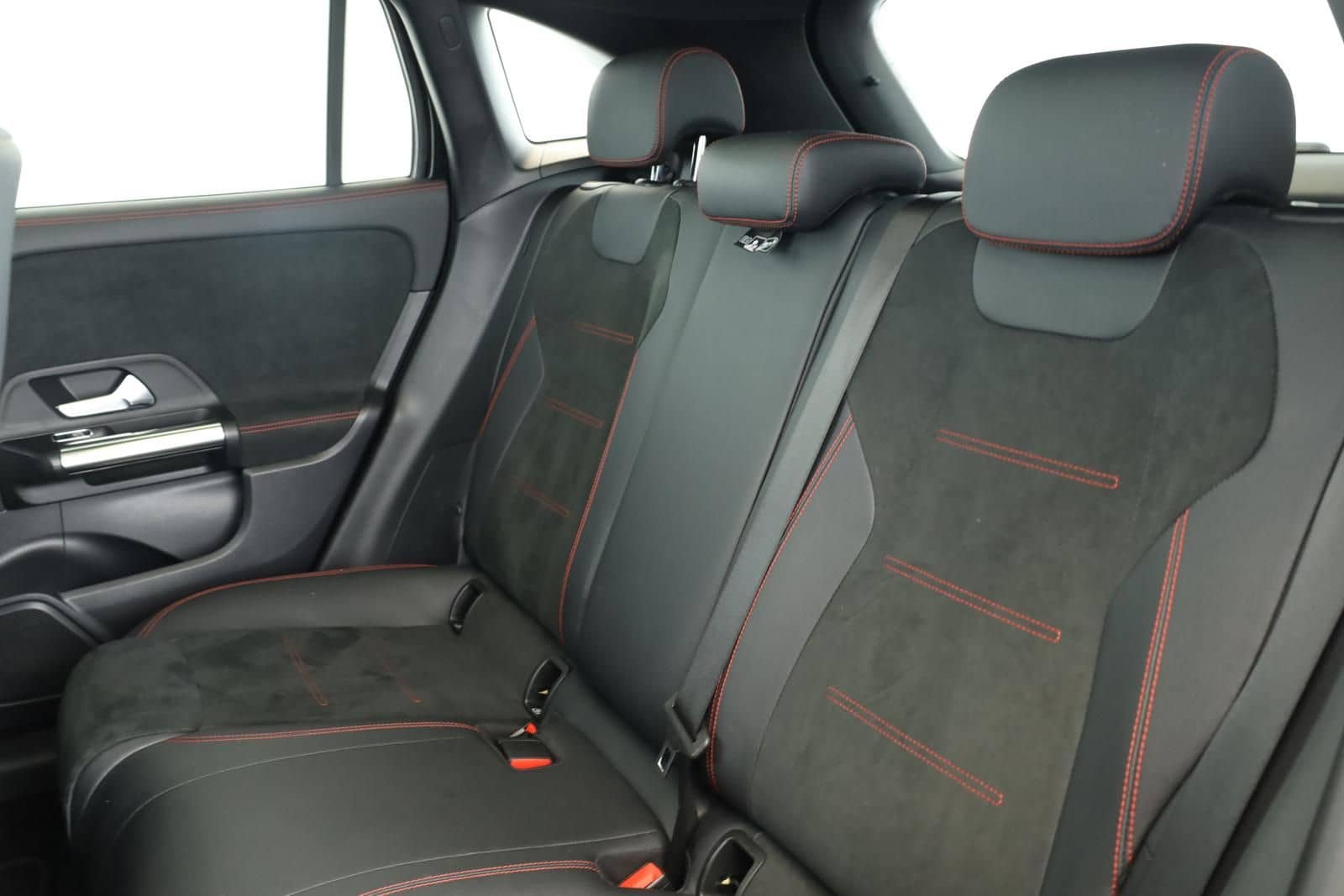 Mercedes-Benz GLA 220 d 8G 4M AMG LED Pano Digi Navi SHZ Kam foto 8