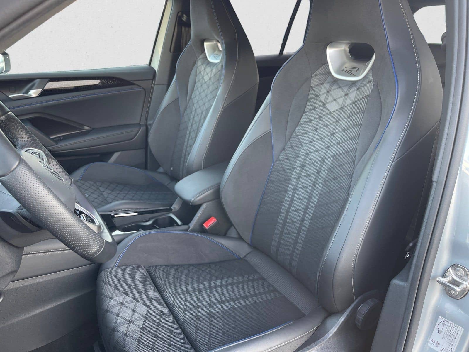 Volkswagen Tiguan R-Line TDI DSG|AHK|LED+|KAMERA|NAVI|ACC foto 9